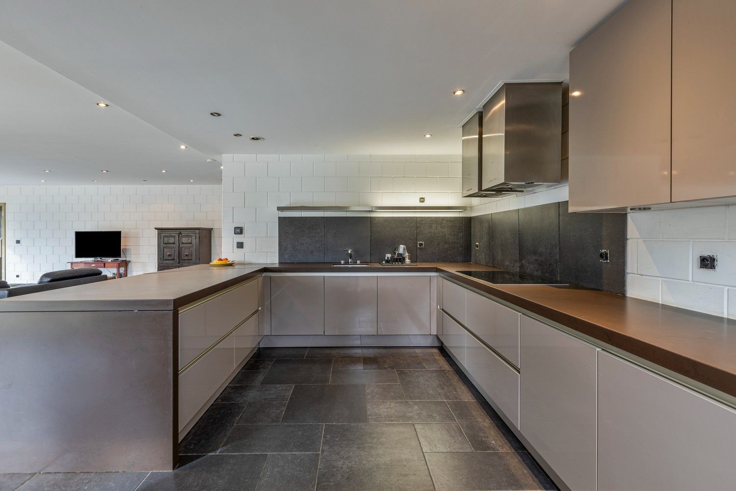 Grotendeels gerenoveerde woning met 5 slaapkamers! foto 15