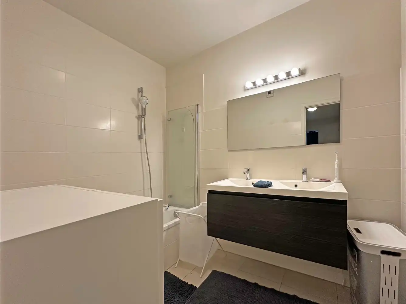 Mooi, recent appartement met twee slaapkamers op centrale locatie te Wommelgem foto 11