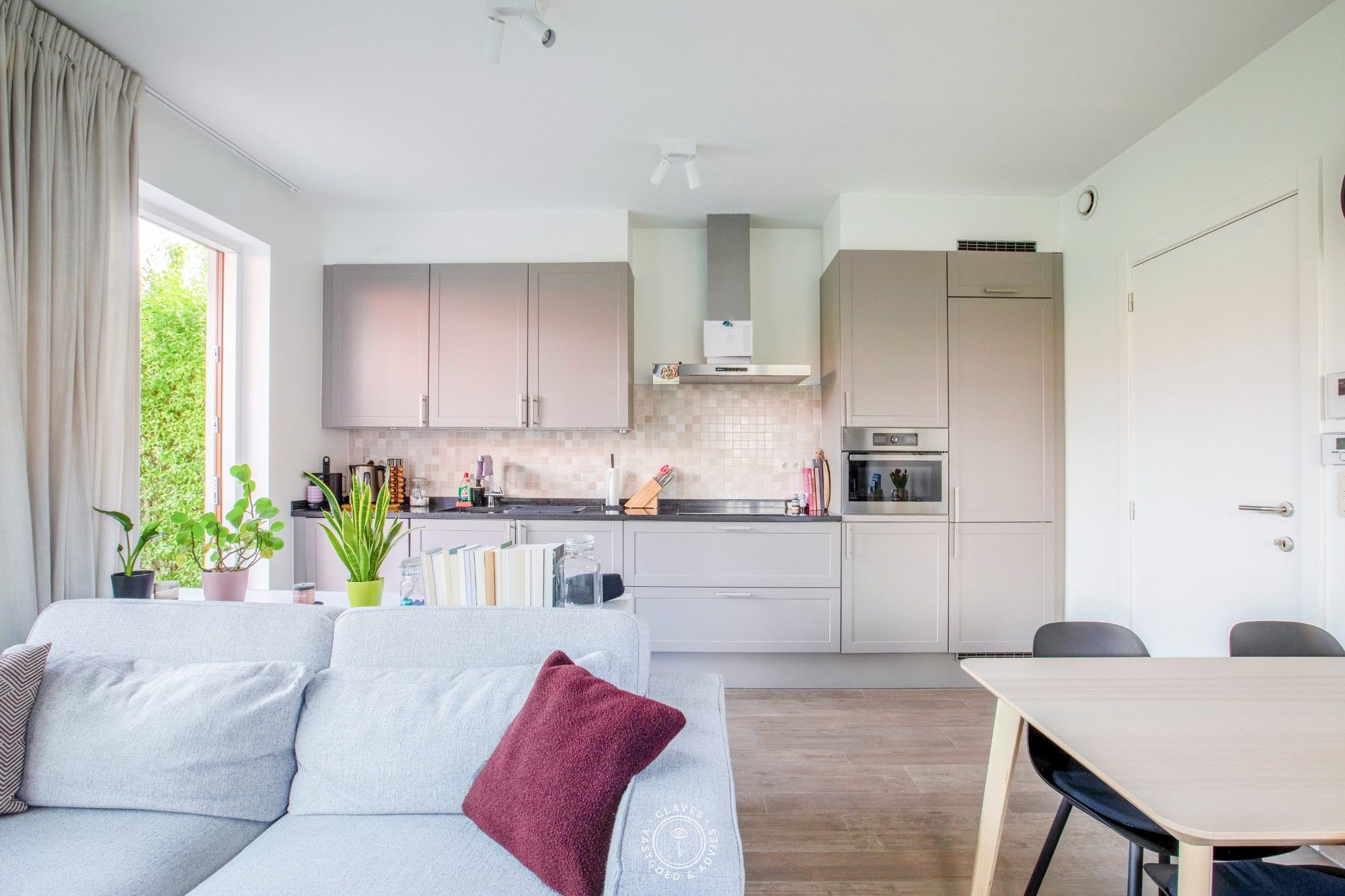 Gelijkvloersappartement met tuintje en staanplaats op toplocatie in Sint-Niklaas foto 3