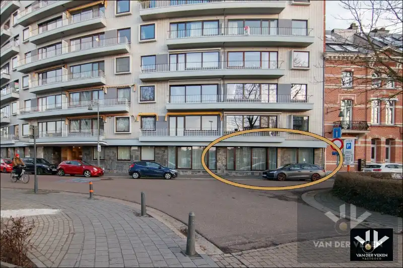 Totaal gerenoveerd gelijkvloers 3 slpk-appartement op een toplocatie. Garagebox optioneel! foto 19