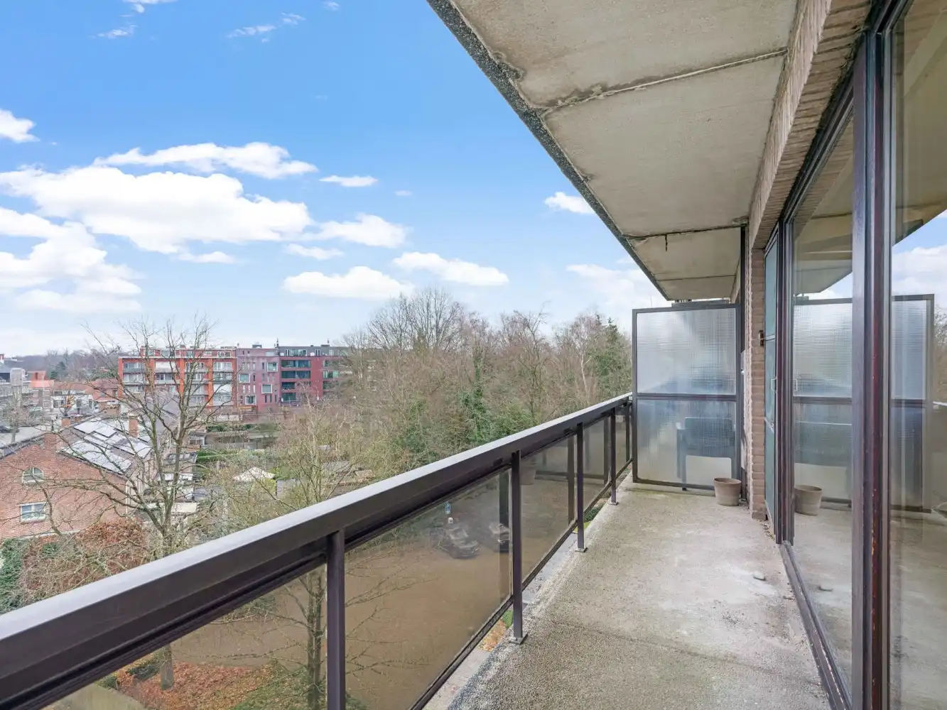 Gerenoveerde serviceflat op 4e verd. met 1 slpk. en terras foto 14