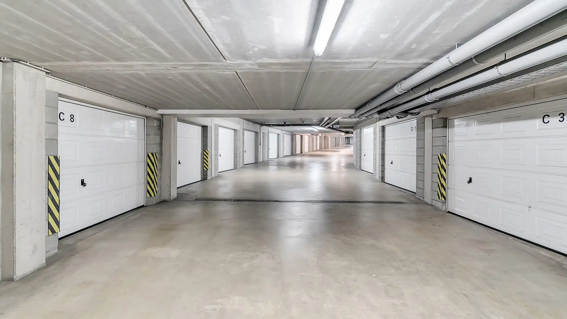 Lichtrijk appartement met 2 slpkrs, 2 terrassen en ondergrondse garagebox in Genk foto 17