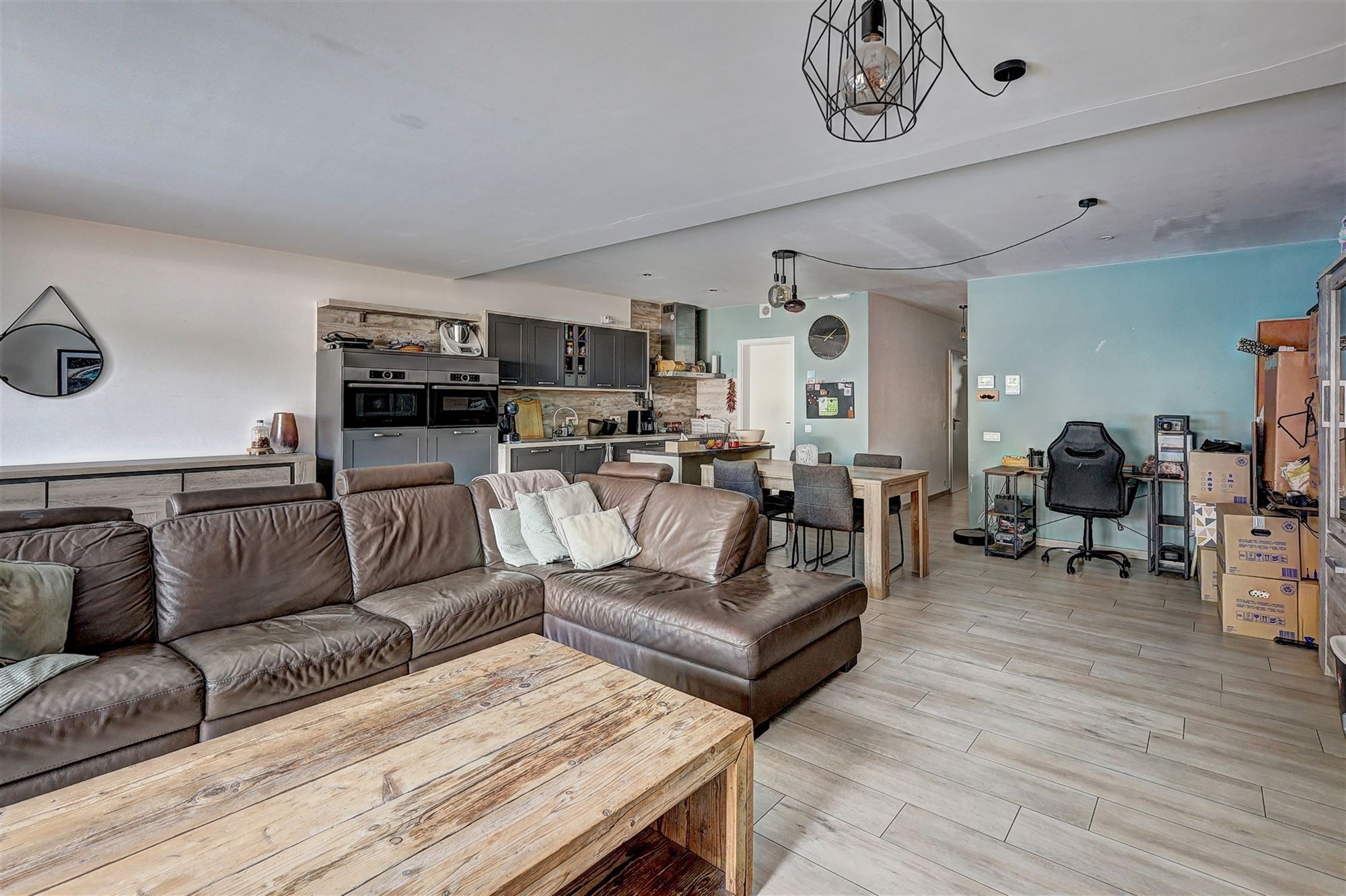 Ruim gelijkvloers appartement met terras en garage foto 3
