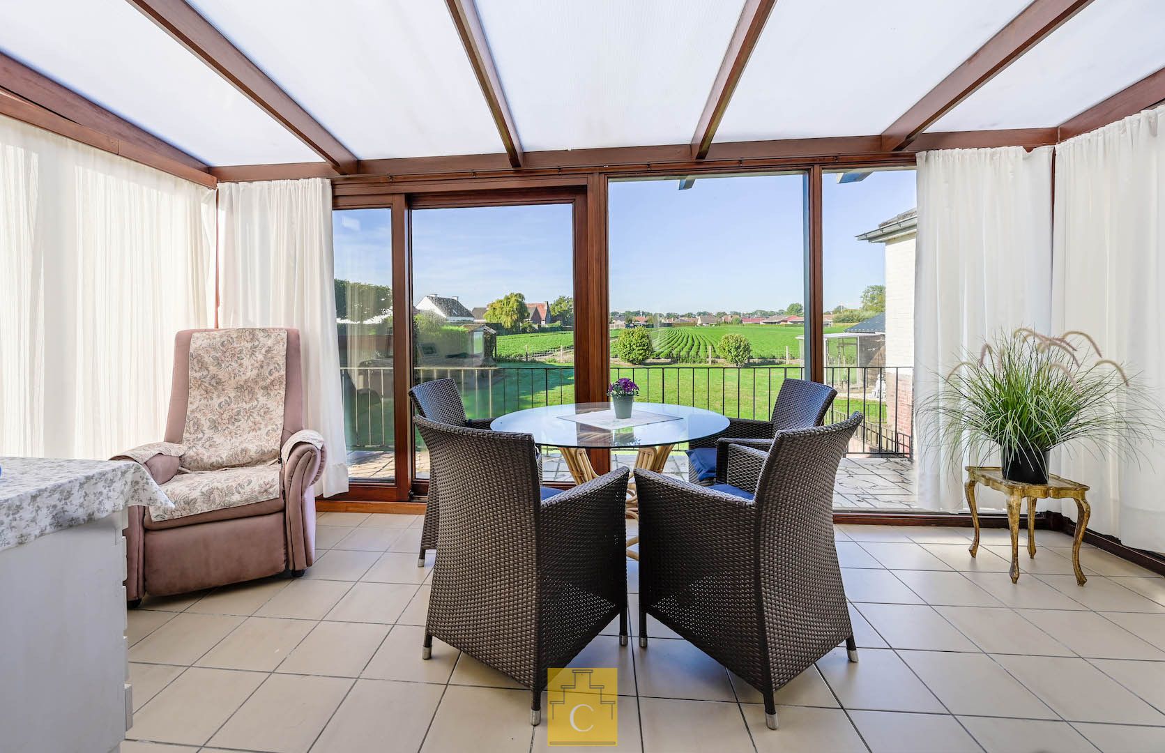 Bungalowwoning op topligging met zicht over de velden foto 6