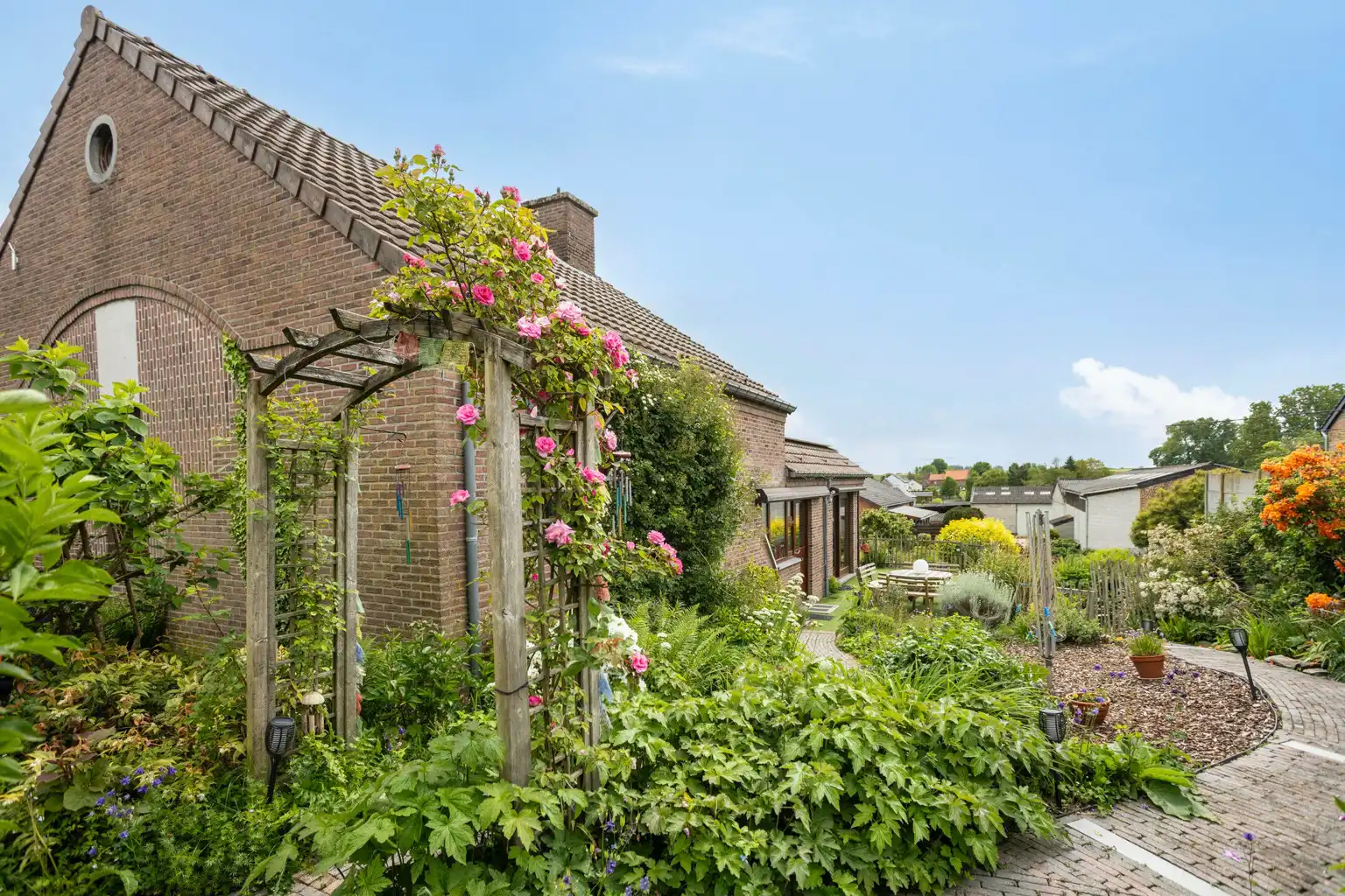 MOOIE WONING MET TUIN IN EEN RUSTIGE WIJK IN NEERVELP.   foto 5
