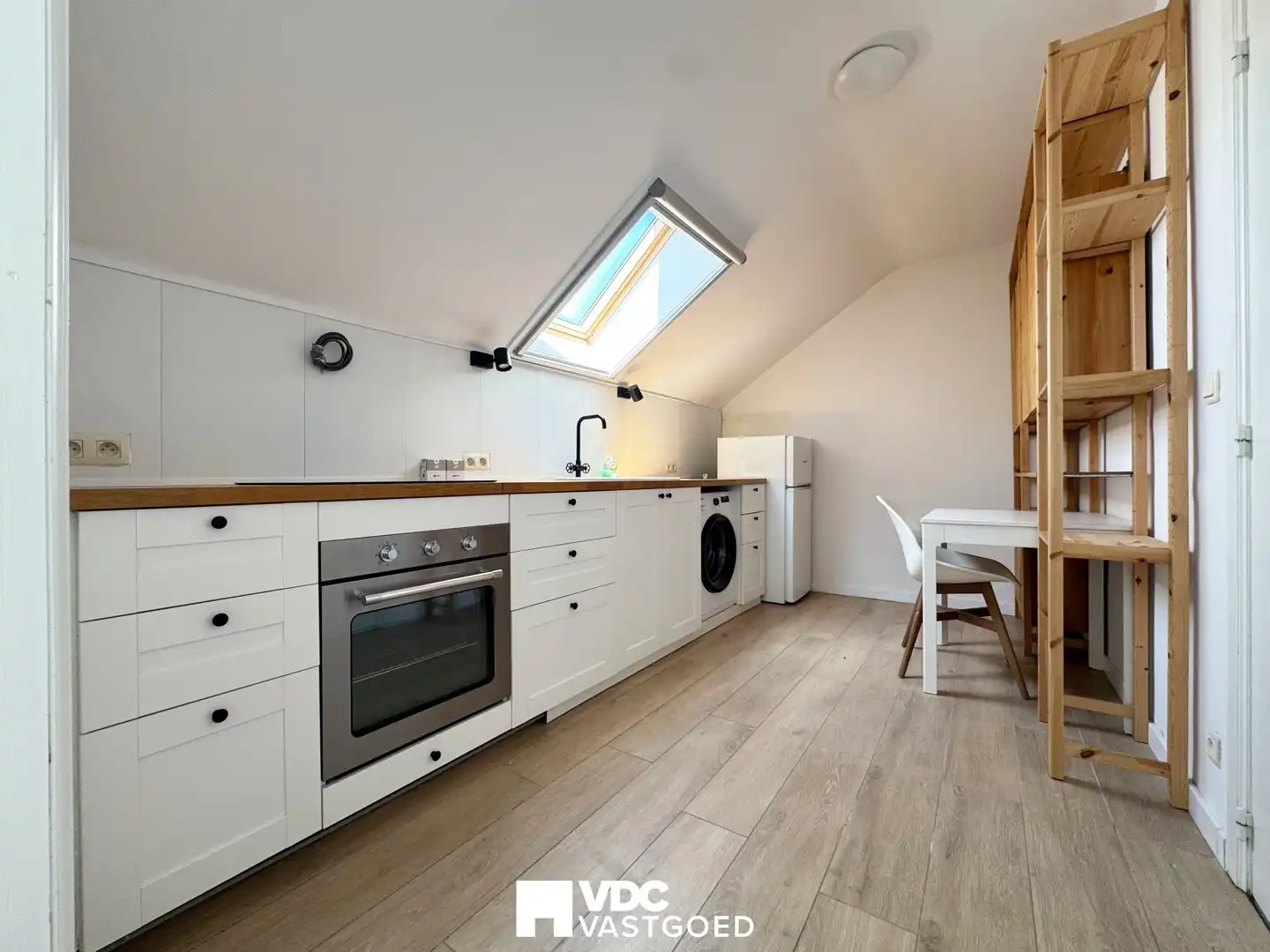 Gezellig dakappartement met twee terrassen en garage nabij centrum Tongeren foto 9