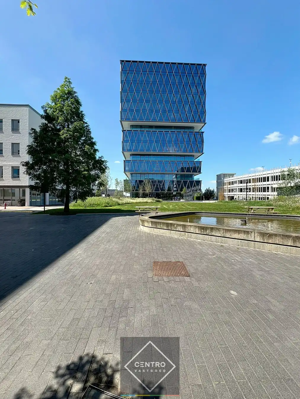 SCHERP GEPRIJSDE kantoorruimte (±240m²) met prachtige zichten in de Westwing Tower op de derde verdieping ! foto 4