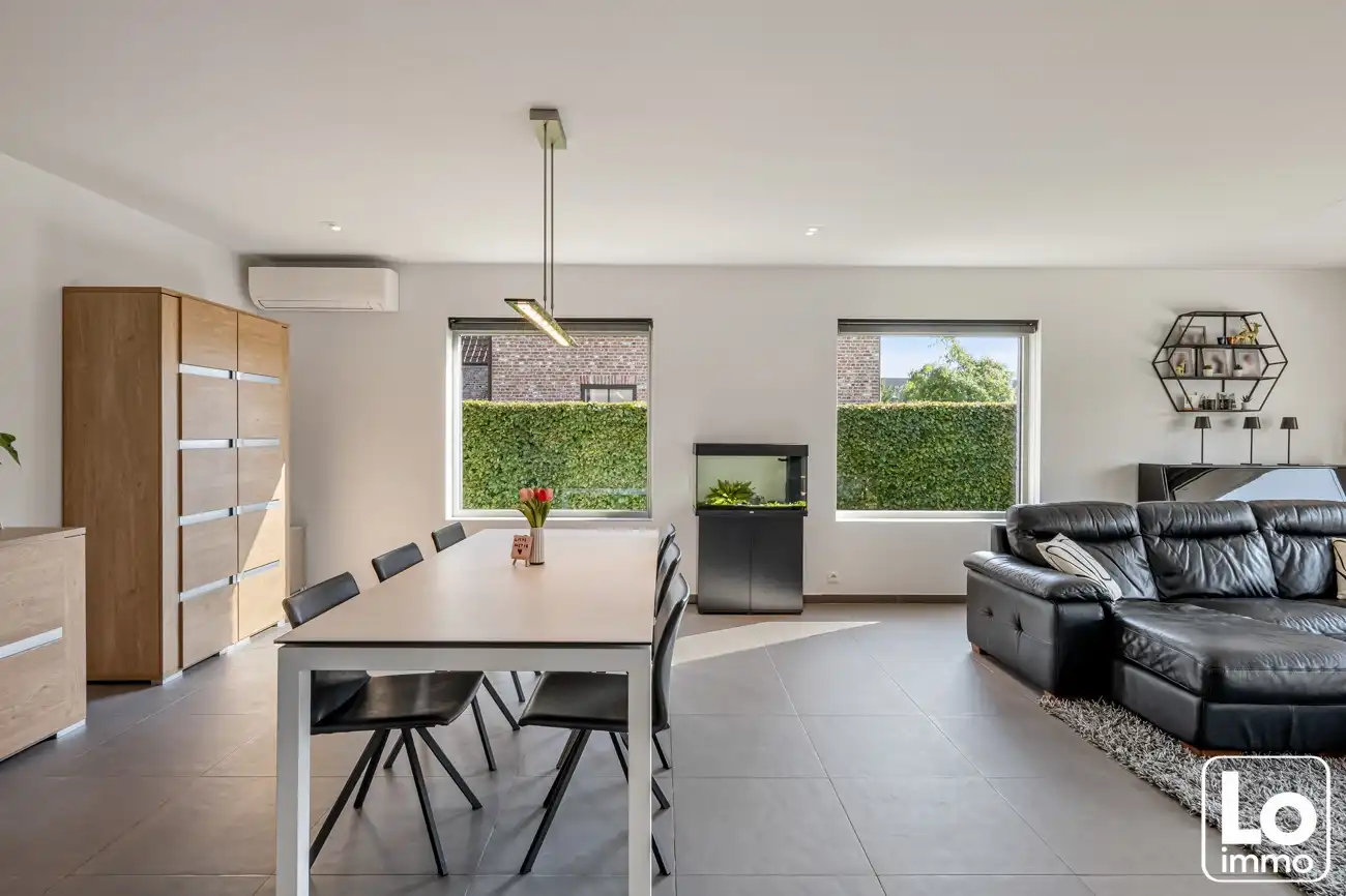 Instap klare moderne open villa met dubbele inpandige garage en een gezellige tuin op een toplocatie nabij het centrum van Lochristi! foto 22