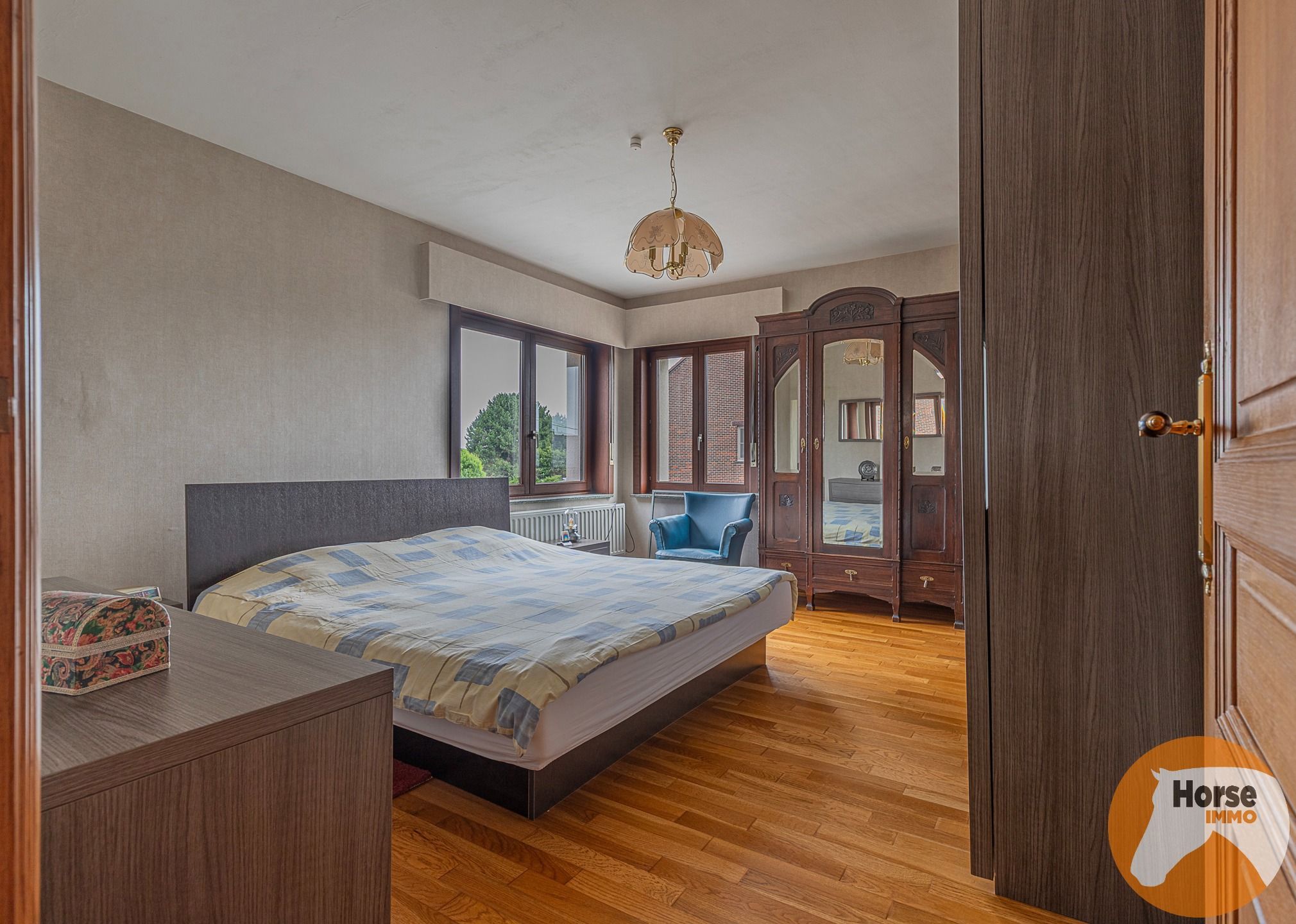 ERPE-MERE - Goed onderhouden woning met magazijn en serres foto 12