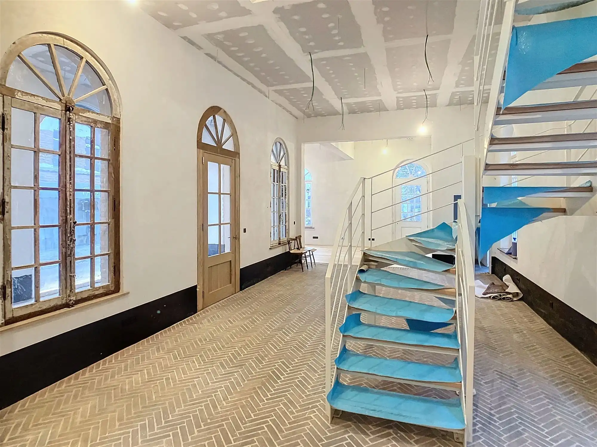 Unieke kantoor- of commerciële ruimte/ POP-UP mogelijk (Huurprijs + 21 % btw). foto 4