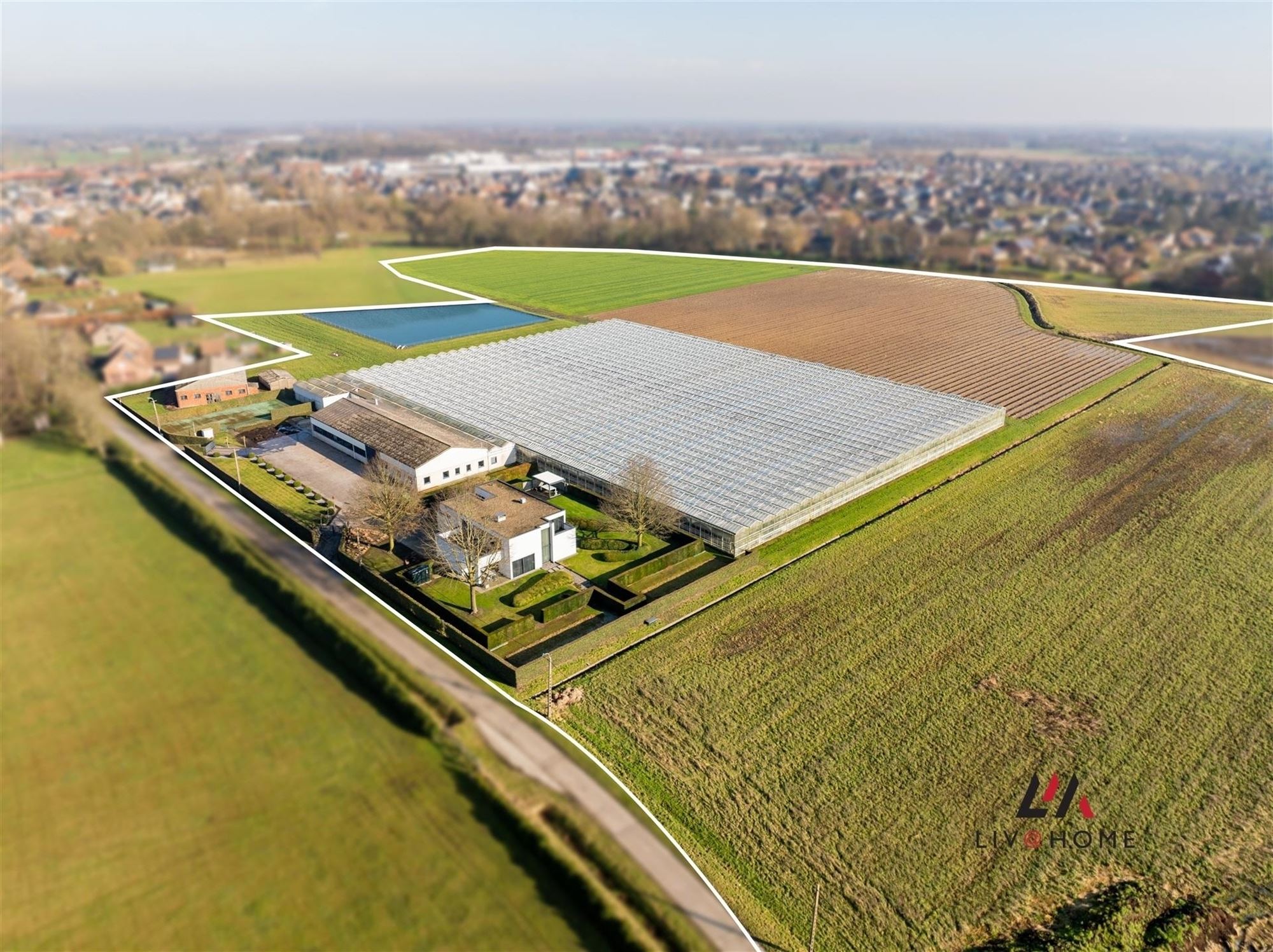 Moderne landbouwwoning met serre en loods op 10 ha foto 2