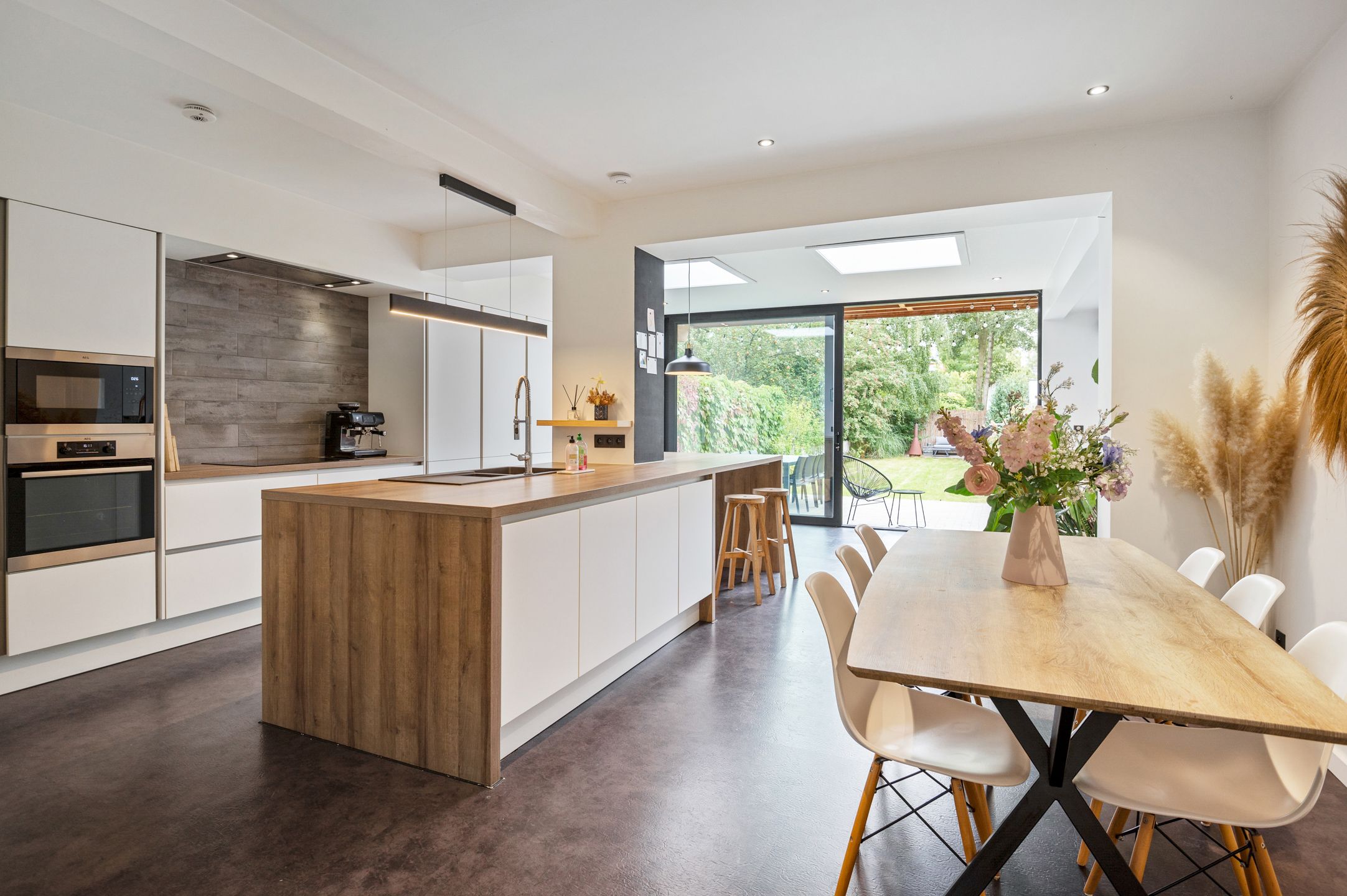 Mooi gerenoveerde woning op toplocatie nabij centrum Kontich foto {{pictureIndex}}