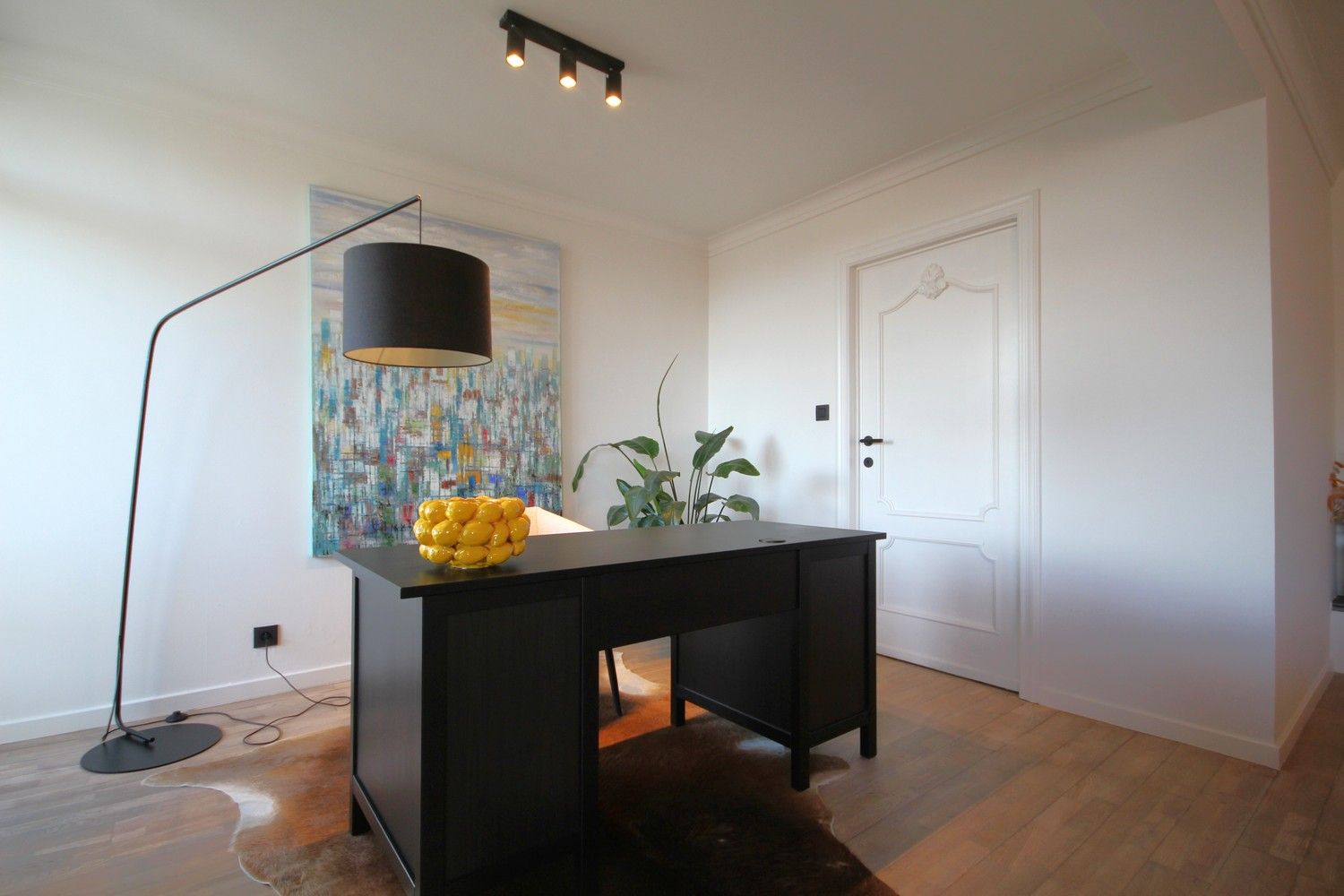 Vernieuwd appartement met 2 slaapkamers, garage en kelder in het centrum foto 9