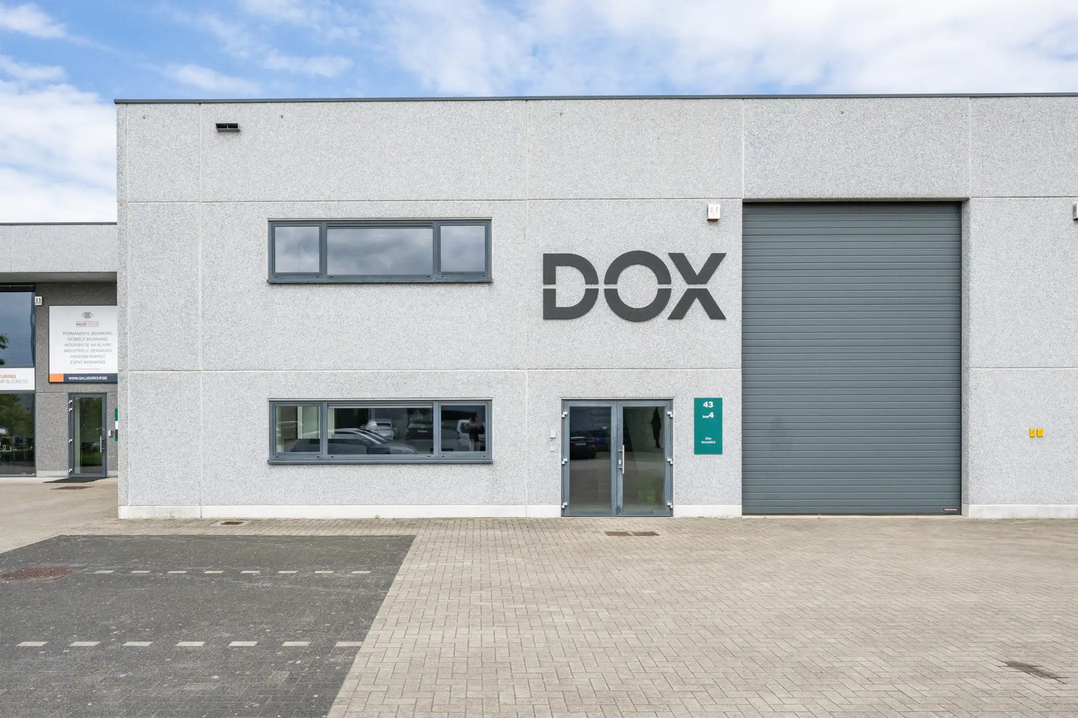 TE HUUR Magazijn + kantoor foto {{pictureIndex}}