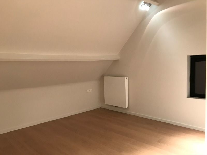 --- NIEUW --- Prachtig karaktervol vernieuwd 1-slaapkamerappartement met 2 autostaanplaatsen. foto 9