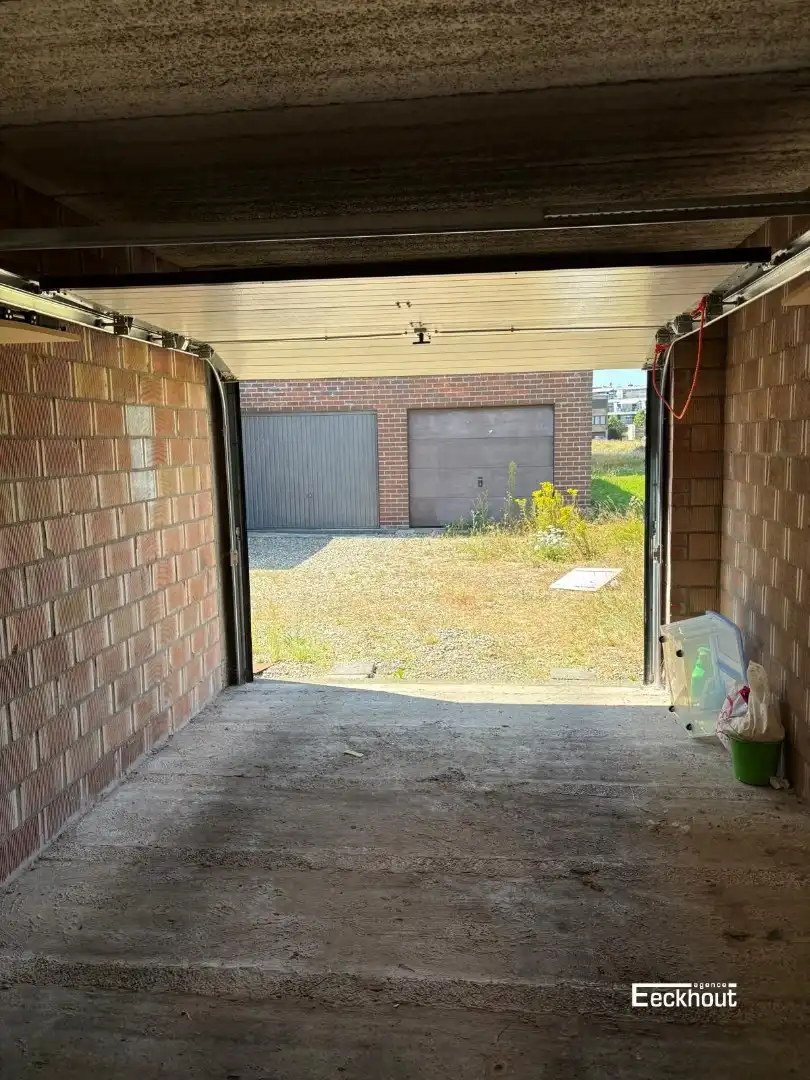 Gesloten garagebox in Bredene foto 2