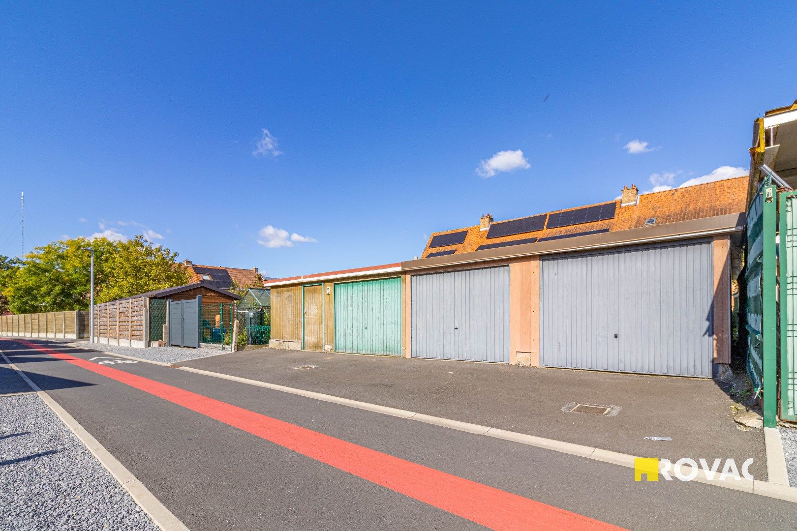 Leuke rijwoning in doodlopende straat met dubbele garage foto 24