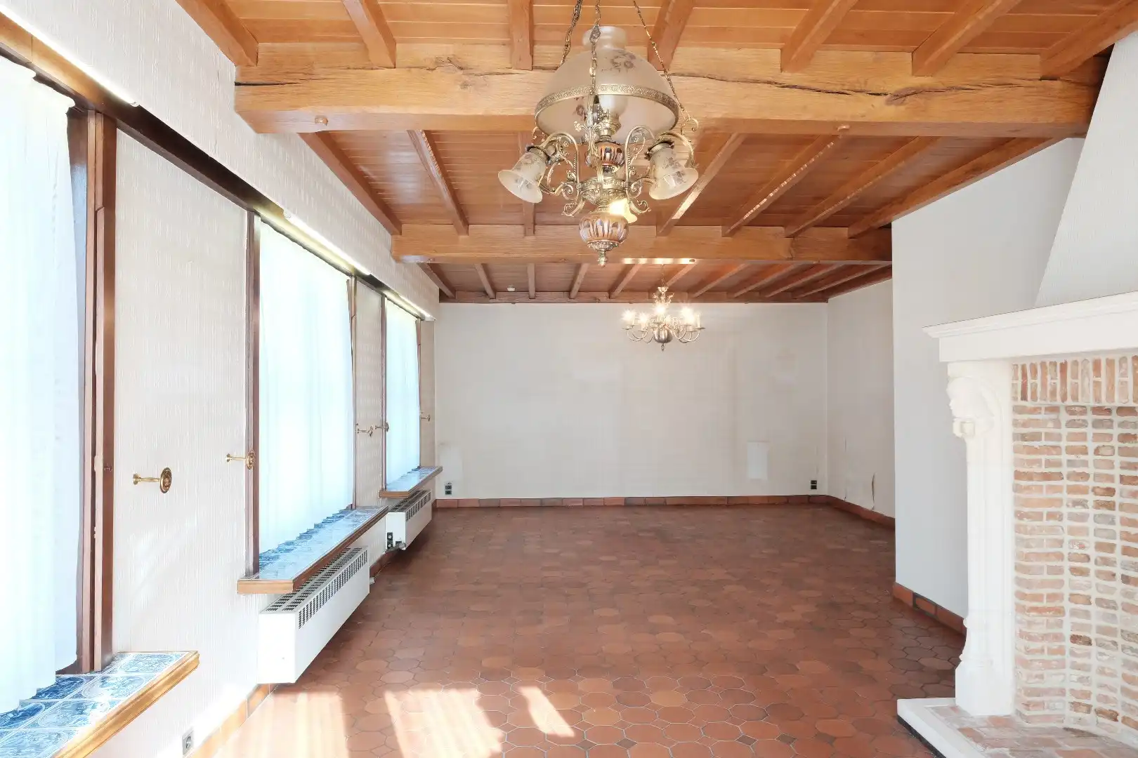 Ruime halfopen woning met 5 slaapkamers, 2 garages en zuidgerichte tuin foto 5