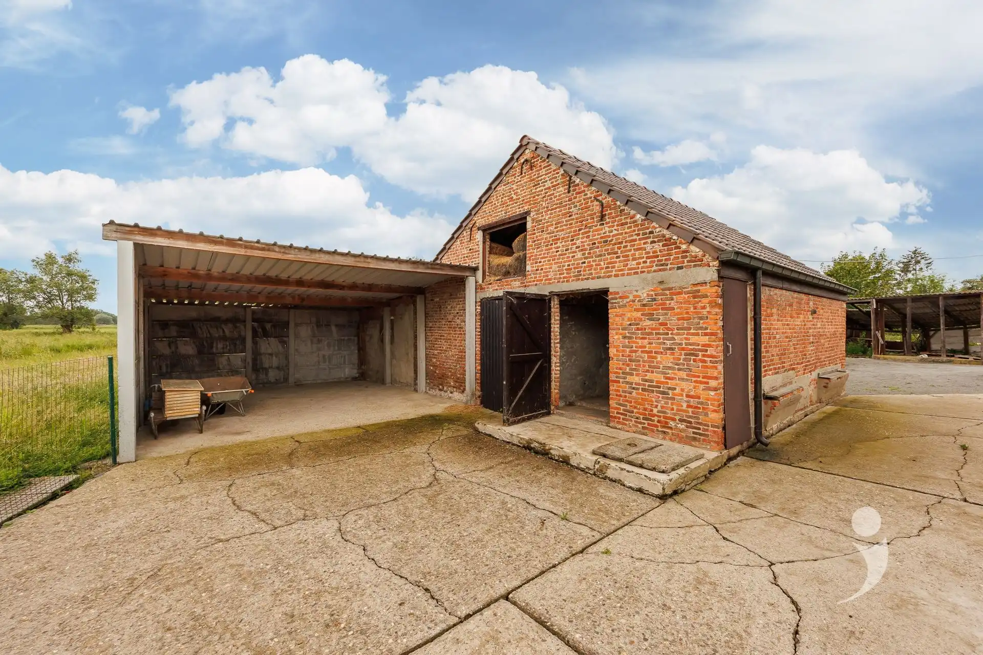 Unieke te renoveren hoeve op perceel van 68a  foto 32