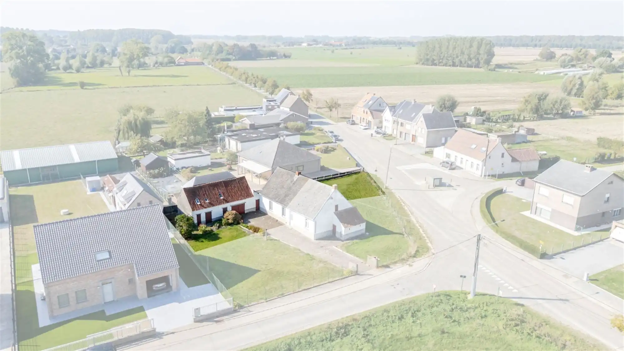 Mooi zuidelijk georiënteerd BOUWPERCEEL (ca. 618m²) voor OPEN BEBOUWING, landelijk gelegen én uitstekend bereikbaar foto 4