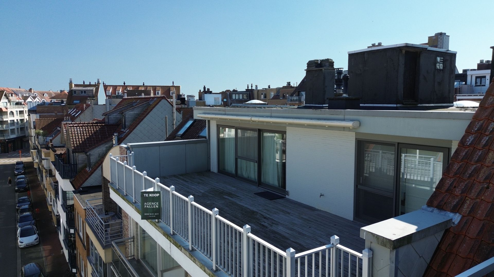 Ruime one-of-a-kind penthouse met 76m² dak terras in centrum Knokke foto {{pictureIndex}}