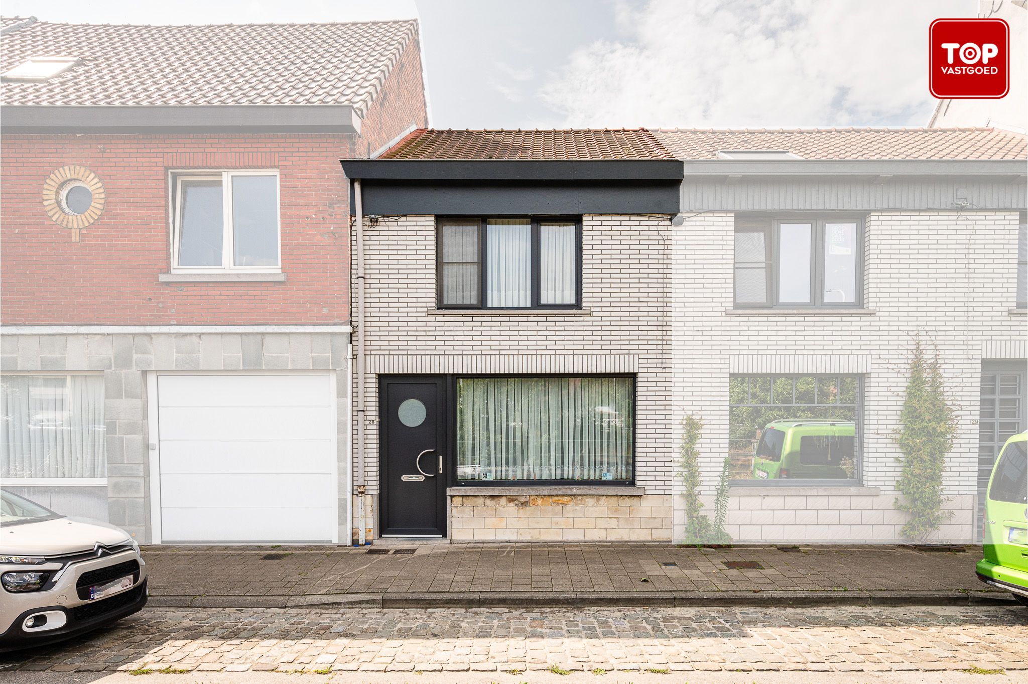 Te renoveren woning gelegen aan de Trekweg in Mariakerke  foto 1