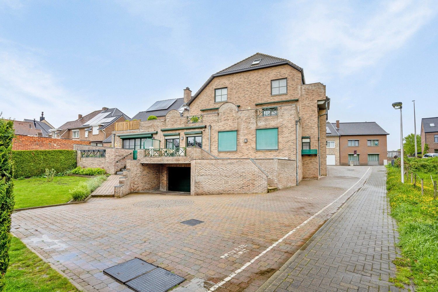 Ruim gelijkvloers appartement met 2 slaapkamers in hartje Lanaken foto 2