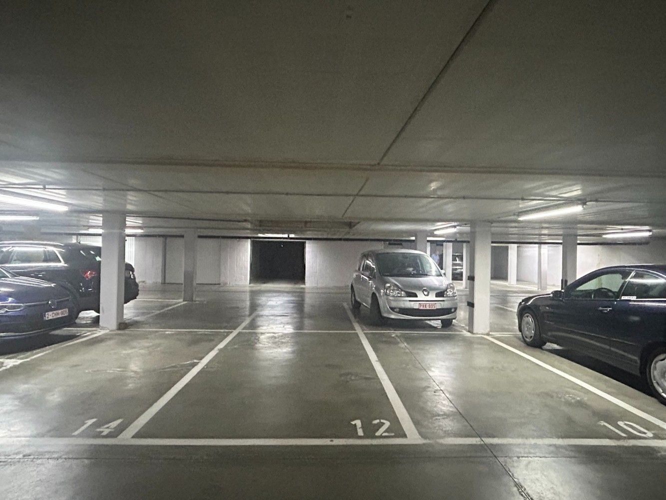Ondergrondse autostaanplaats nabij Sluispark en Vaartkom foto {{pictureIndex}}