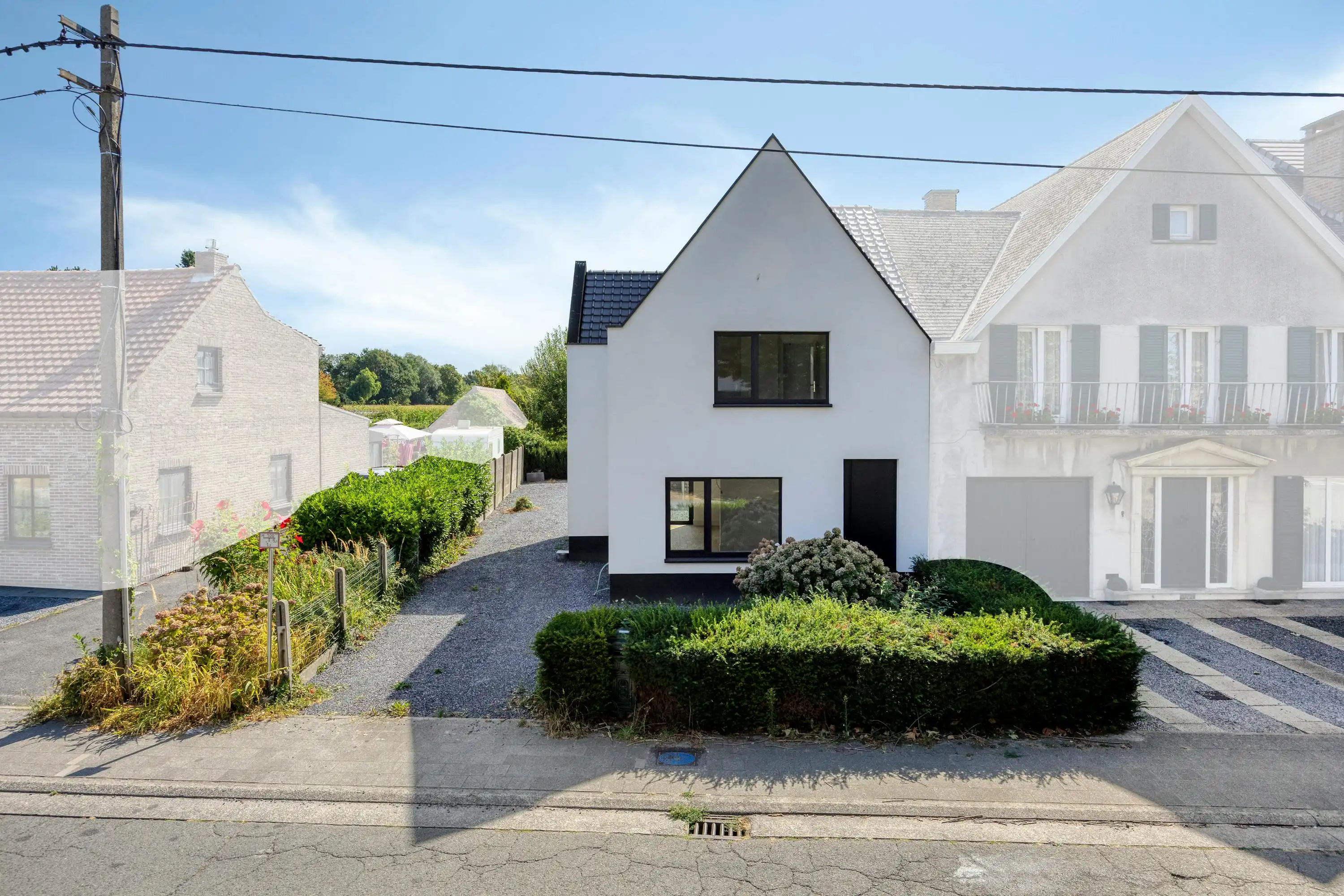 Volledig gerenoveerde halfopen woning in hartje Ertvelde foto {{pictureIndex}}