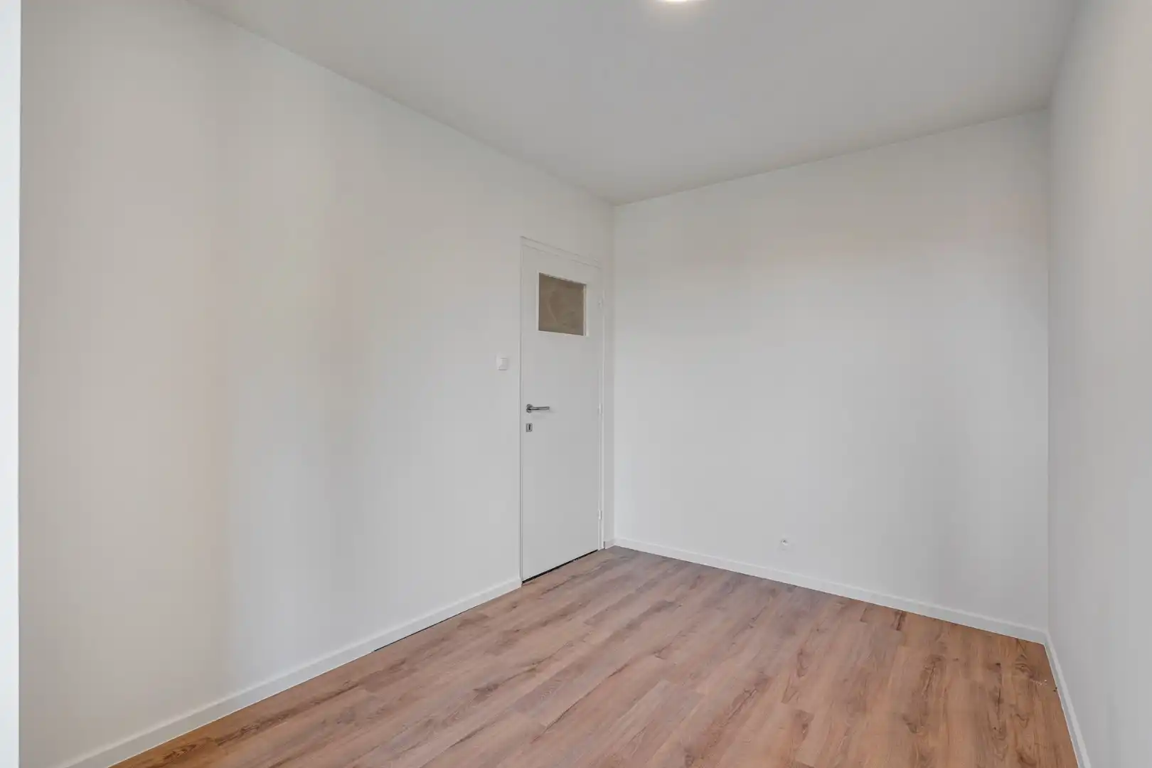 Stijlvol gerenoveerd appartement met moderne uitstraling in het centrum van Maaseik!  foto 27