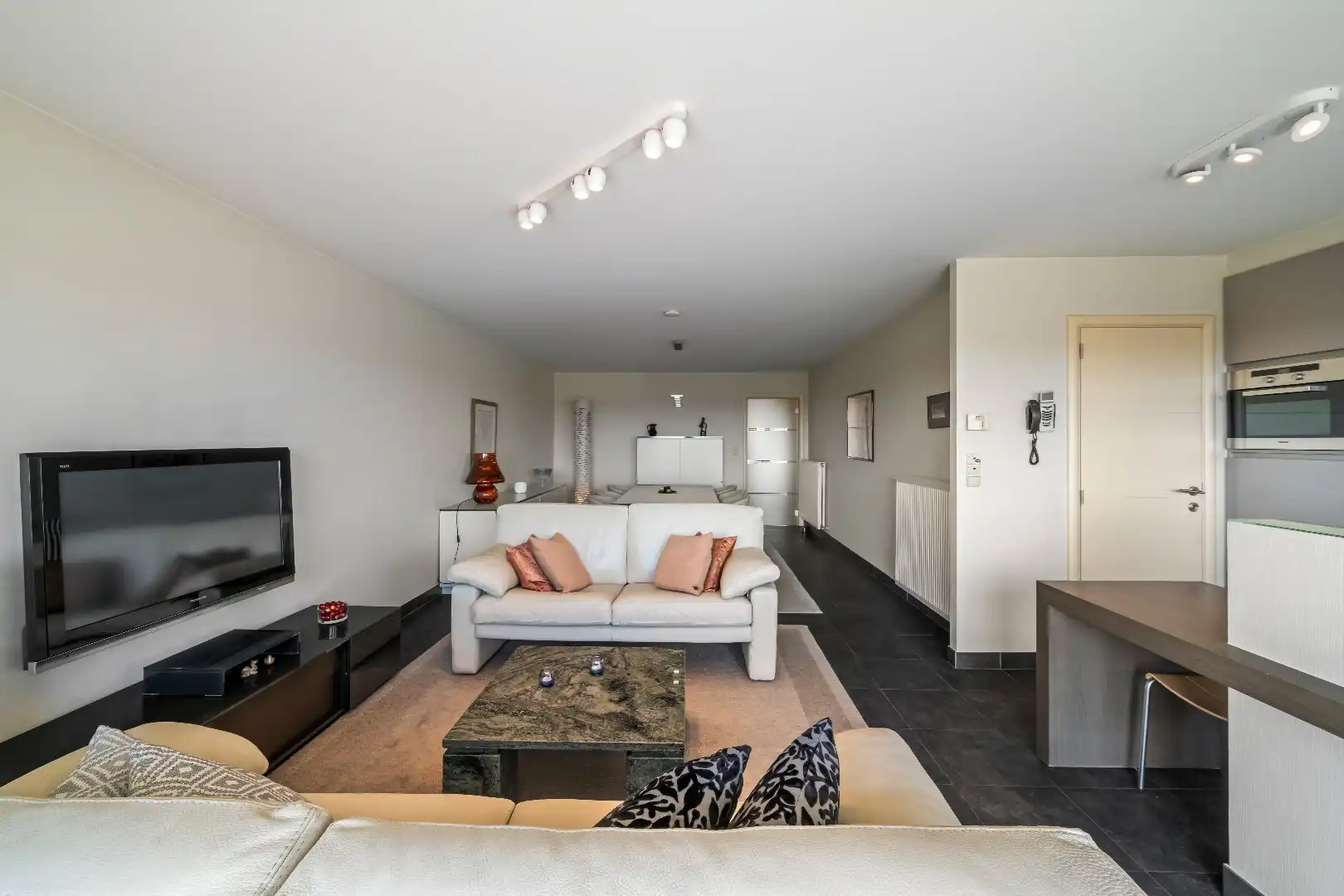 Ruim appartement + GARAGEBOX foto 10