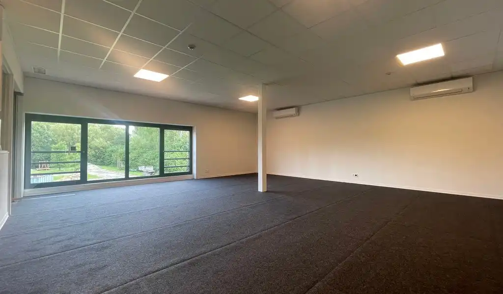 Gerenoveerde instapklare kantoren te huur aan station van Lint foto 3