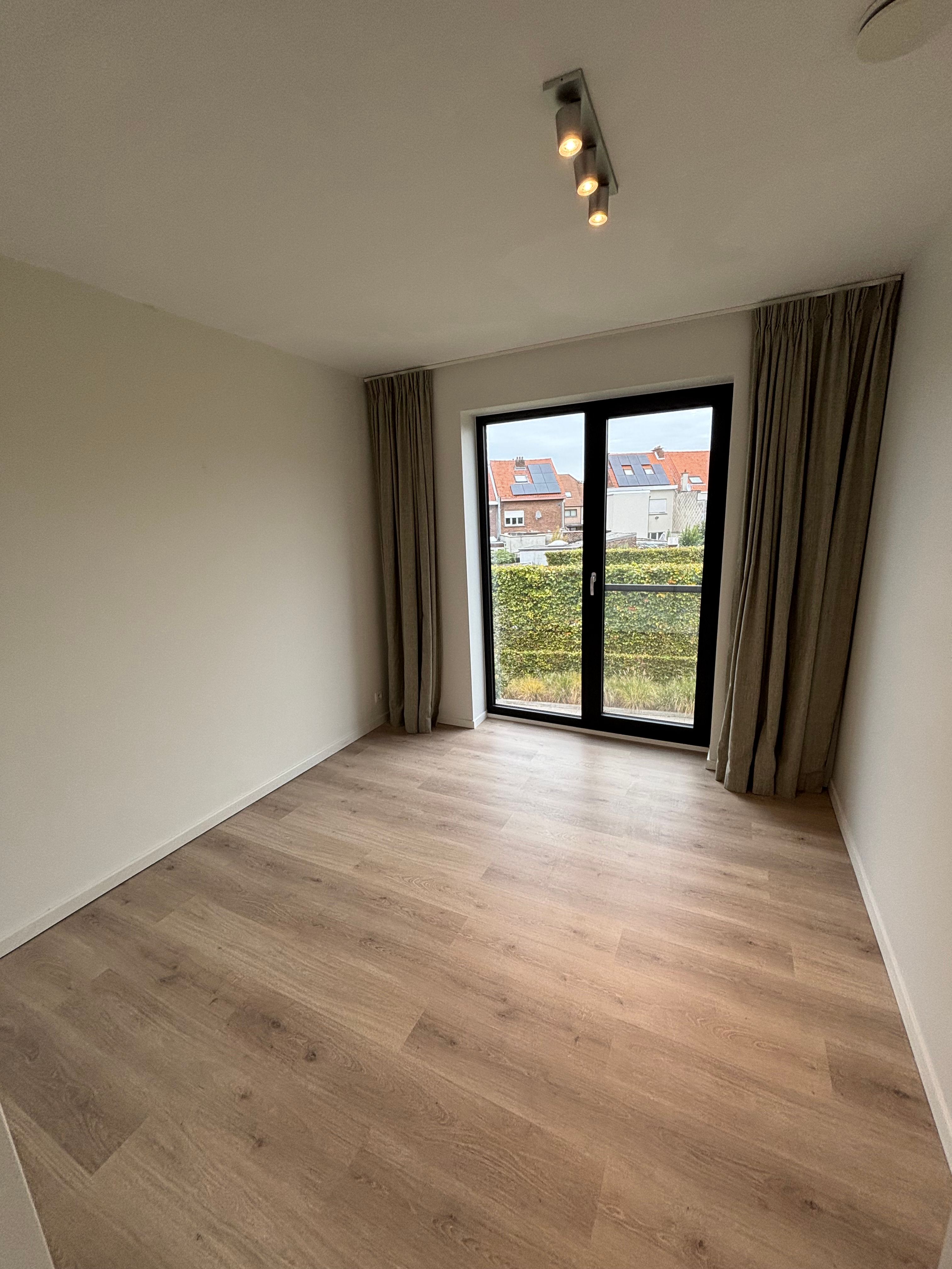 Modern en energiezuinig appartement (EPC A) met 2 slaapkamers, 2 parkeerplaatsen met laadpaal – onmiddellijk beschikbaar foto 11