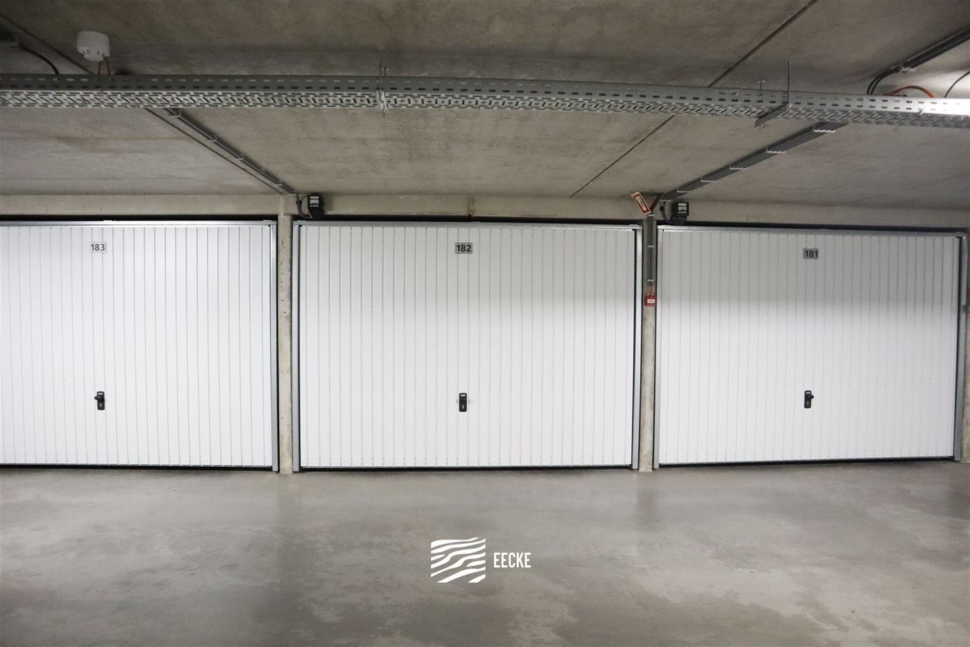 Parking - gesloten garagebox foto 3