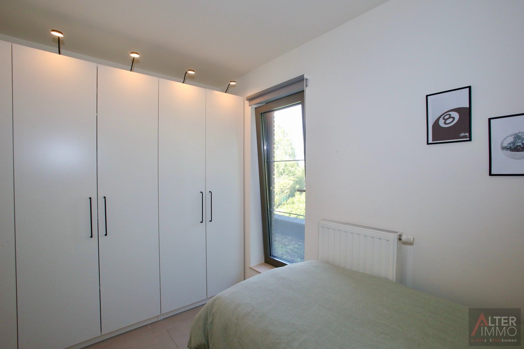 Instapklaar, centraal gelegen 2-slaapkamer appartement met terras en ondergrondse parking! foto 16