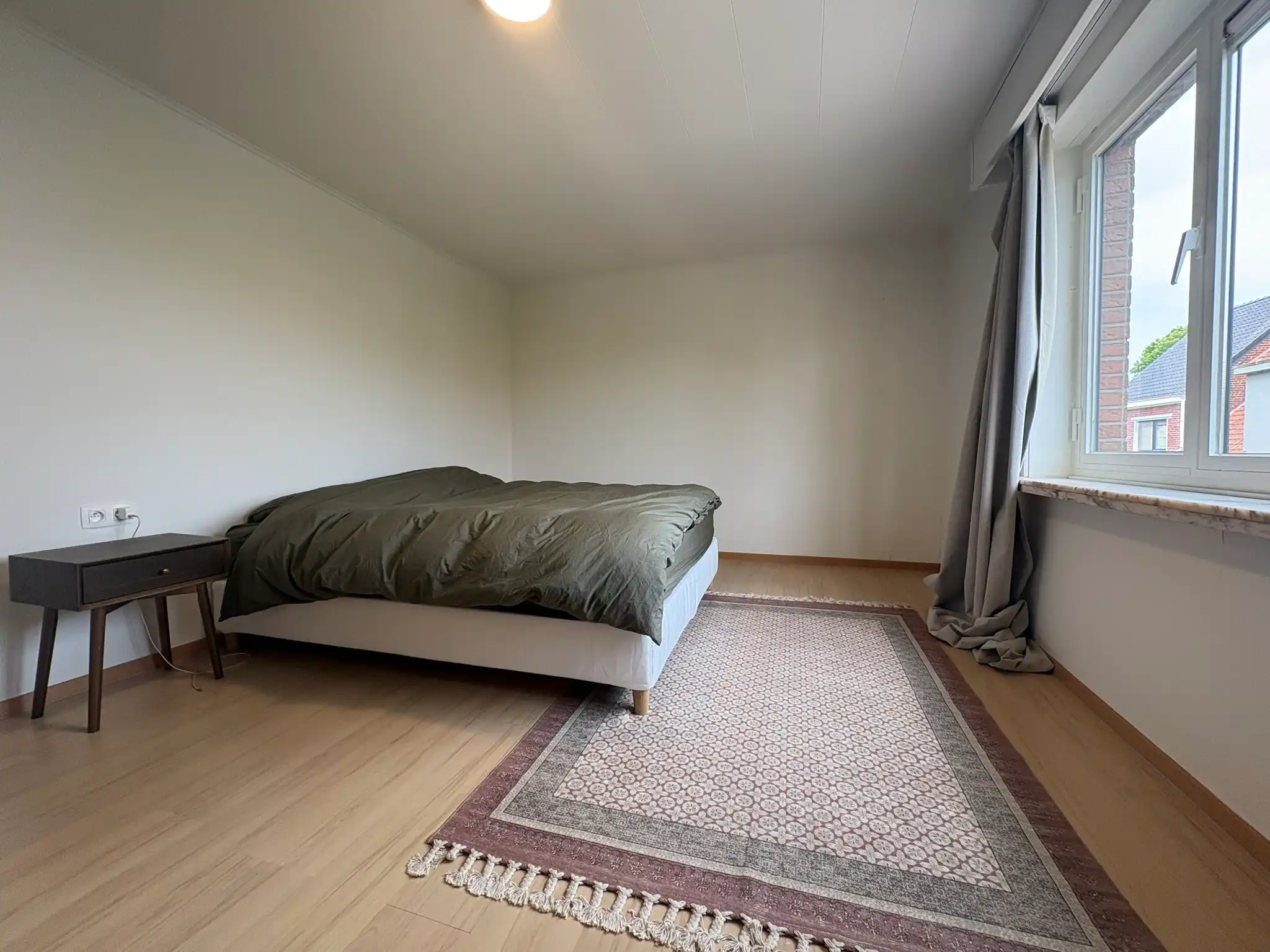 Ruime rijwoning met 3 slaapkamers, garage en tuin foto 8
