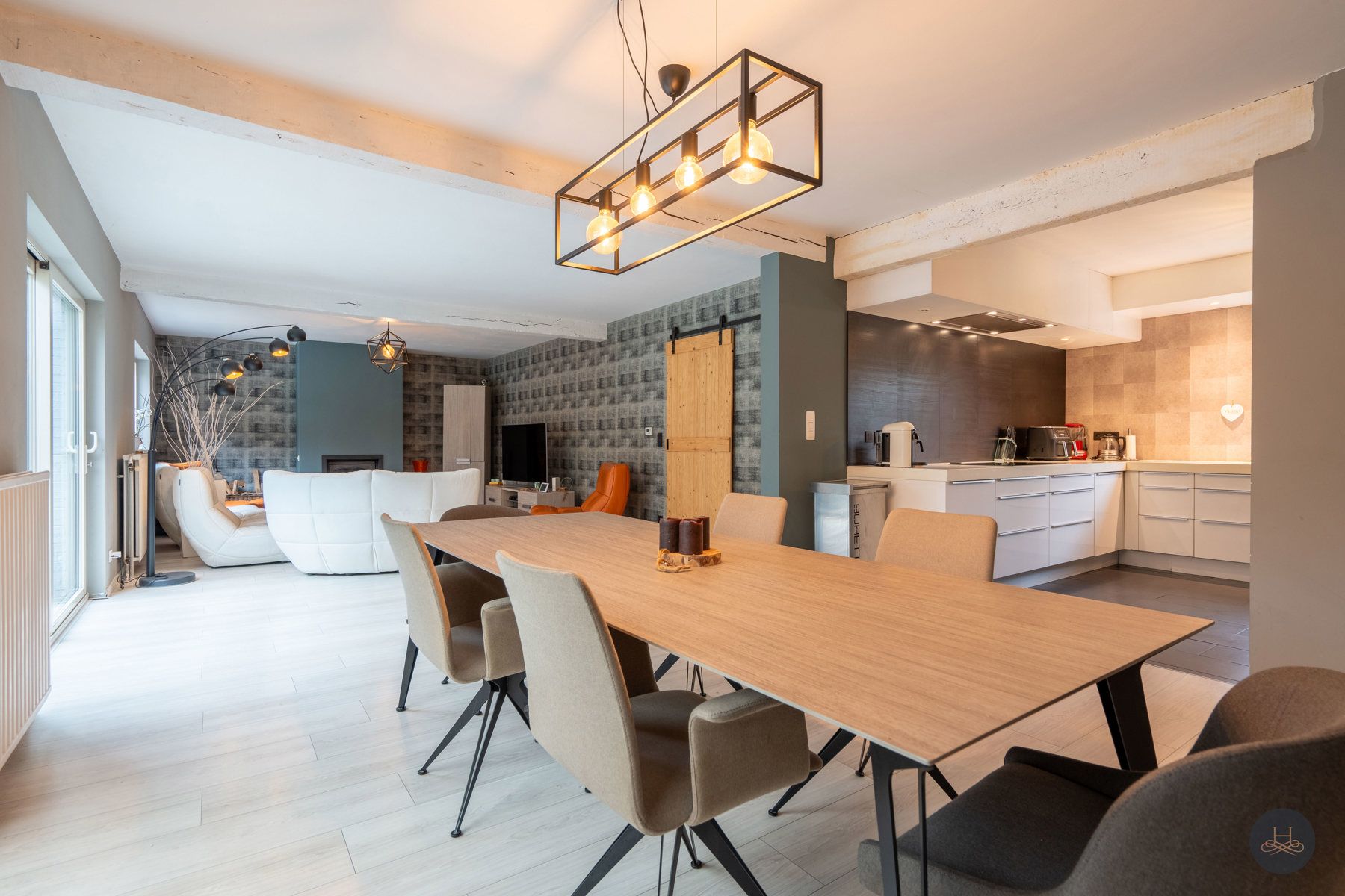 Unieke gerenoveerde villa in het groen met prachtig zwembad foto 14