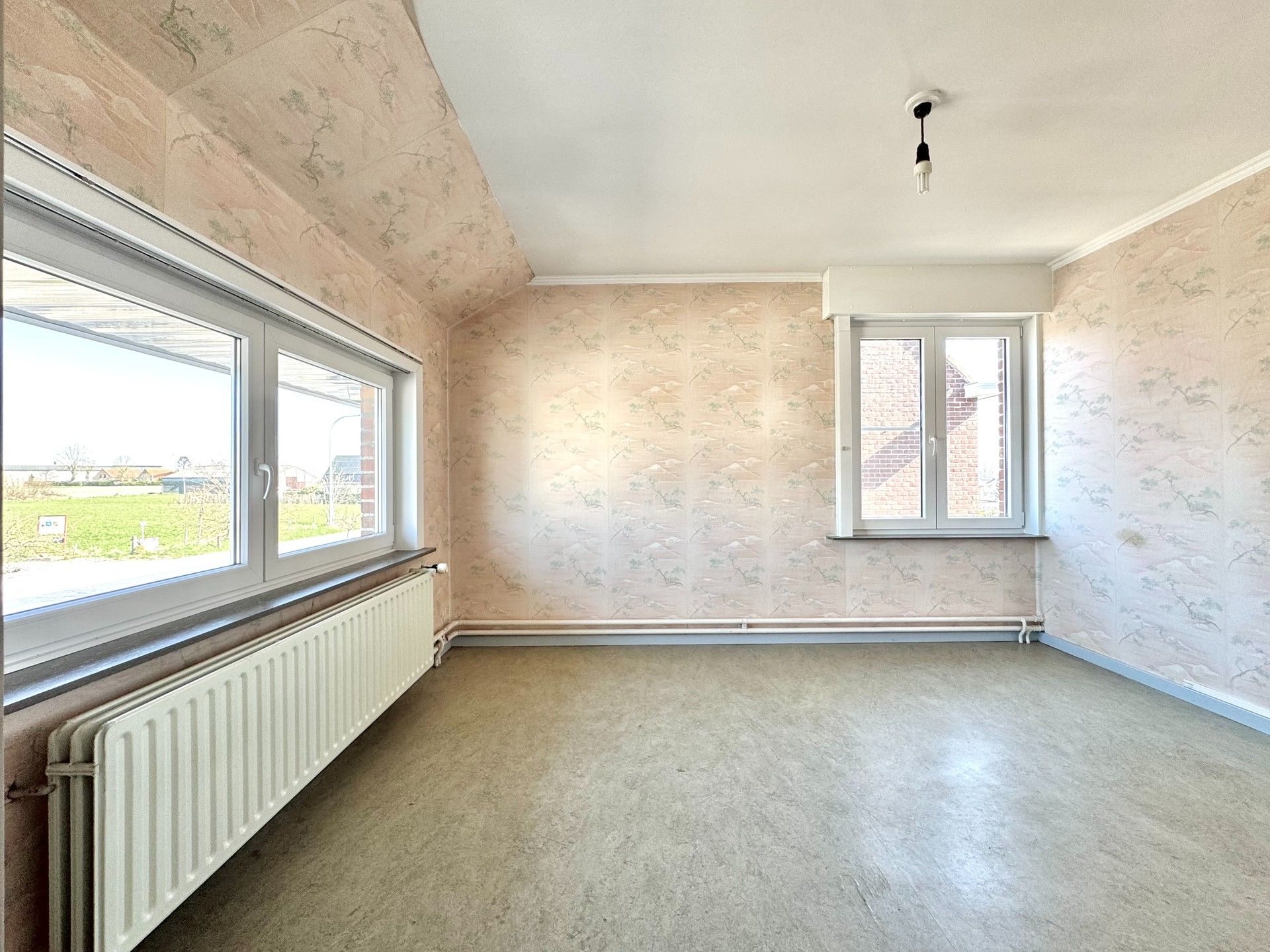 RUIME VRIJSTAANDE  WONING MET GROTE TUIN foto 20