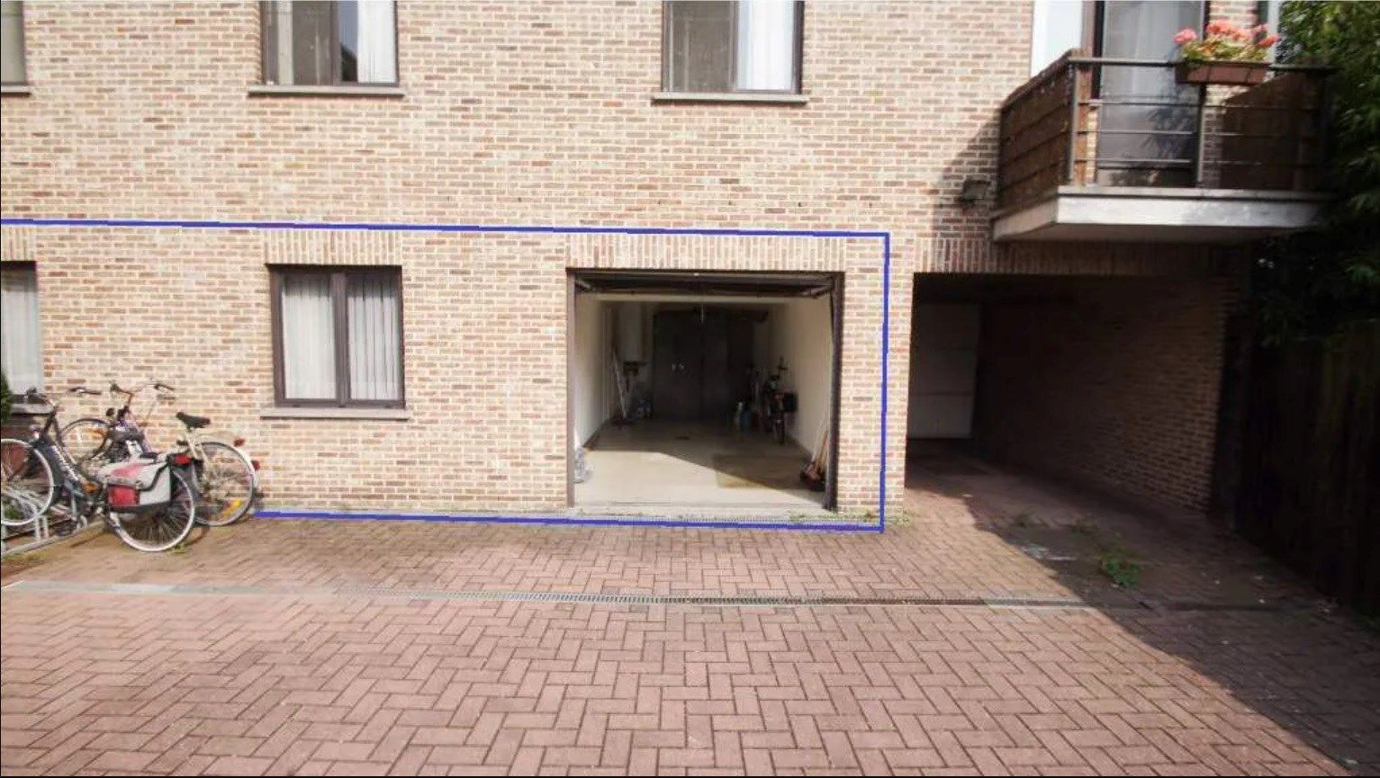 Gelijkvloers appartement met 2 slaapkamers en garage foto 2