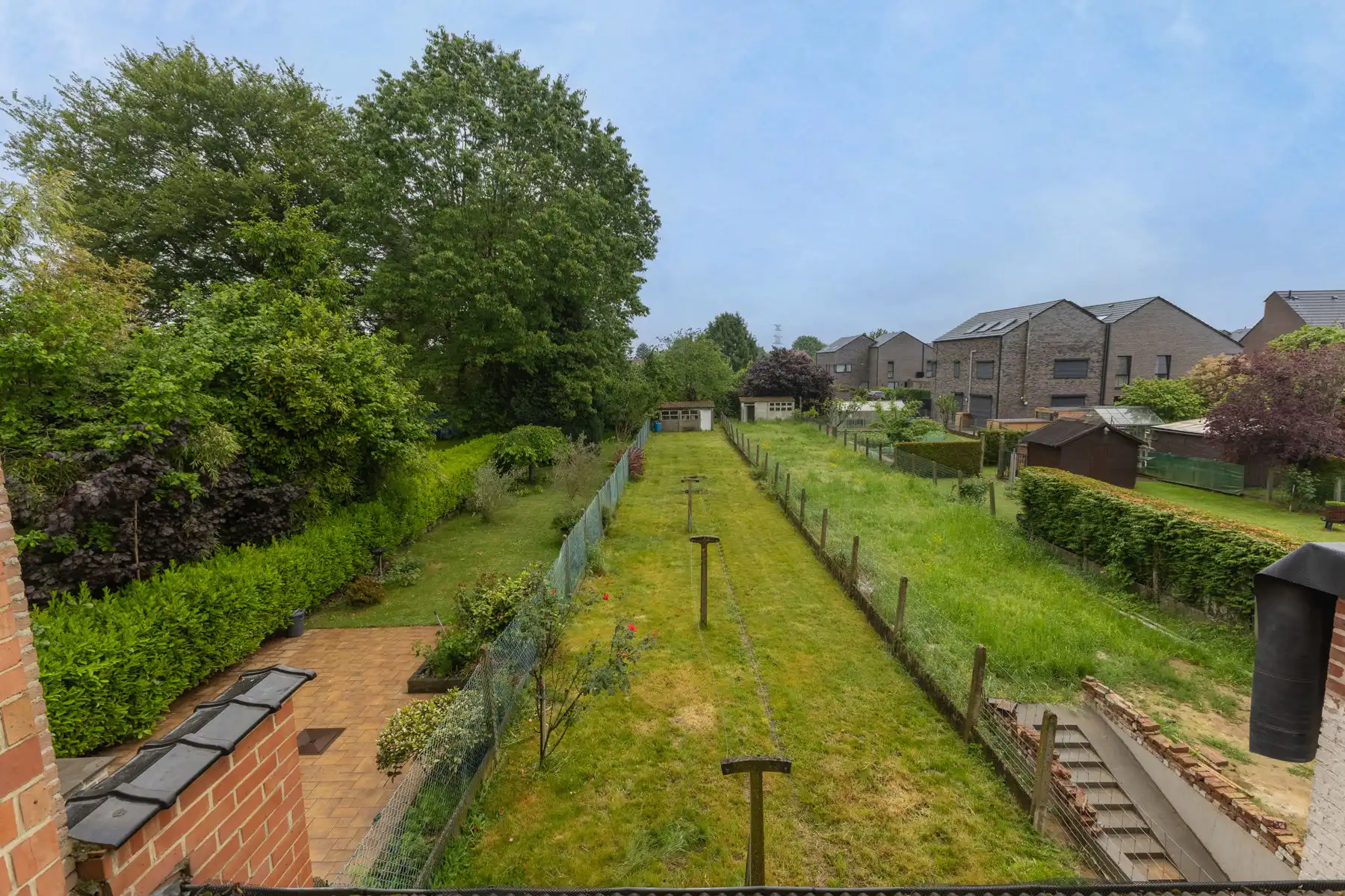 Residentieel gelegen woning met garage en tuin foto 4