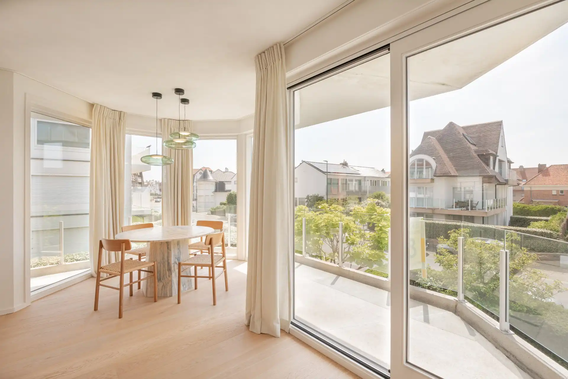Prachtig gerenoveerd appartement in villaresidentie te Duinbergen foto 6
