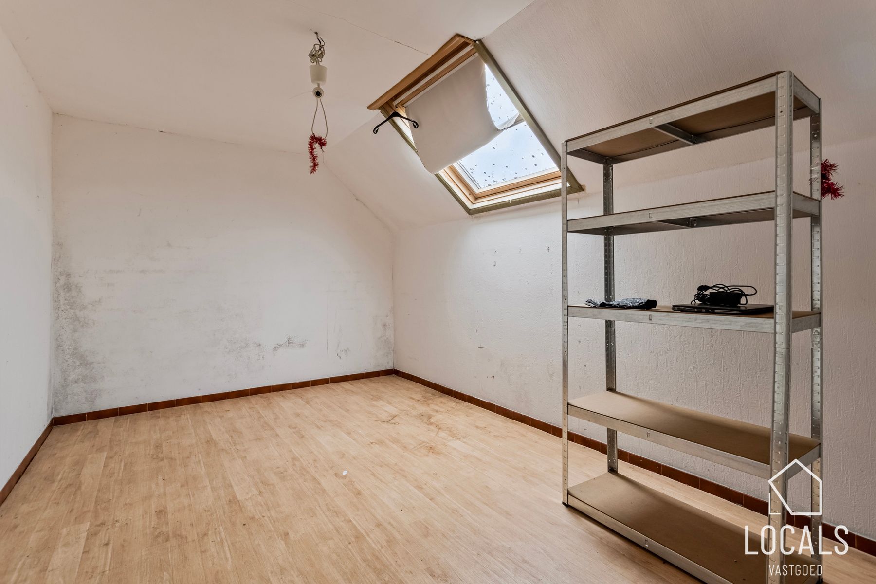 Huis ingericht als 3 appartementen te Denderleeuw foto 24
