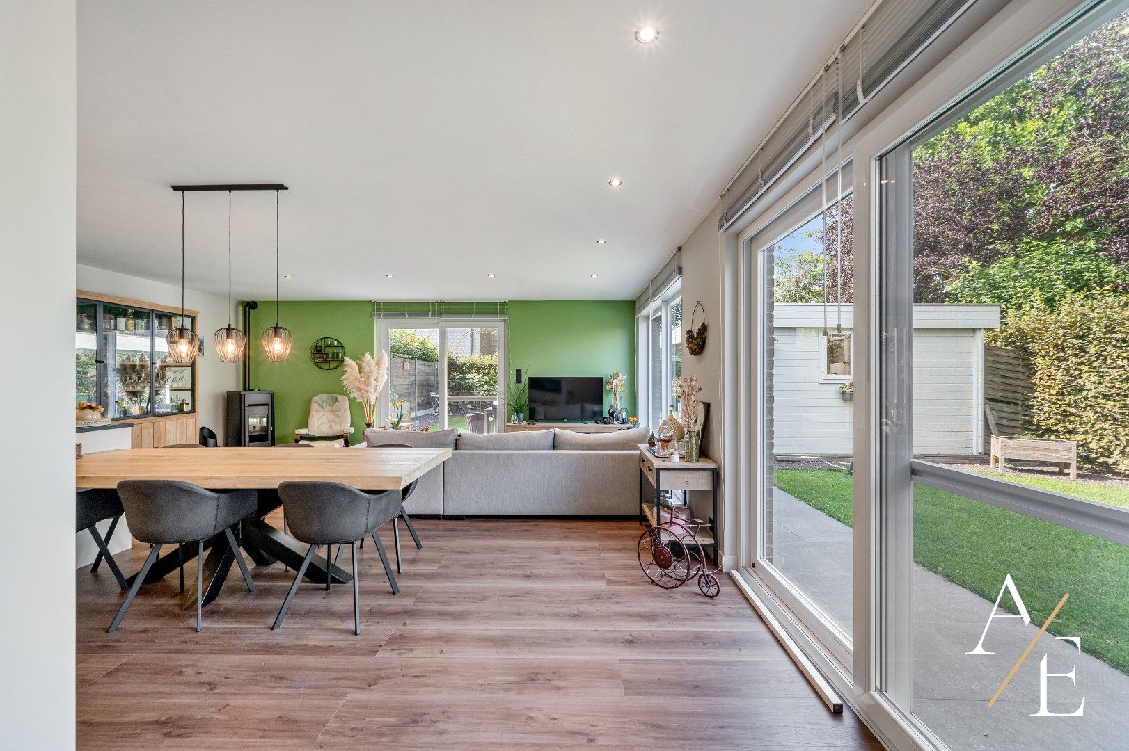 EEKLO - Zeer ruime instapklare halfopen woning (6slk. / 3 bdk.) met diverse mogelijkheden en mooie tuin foto 2