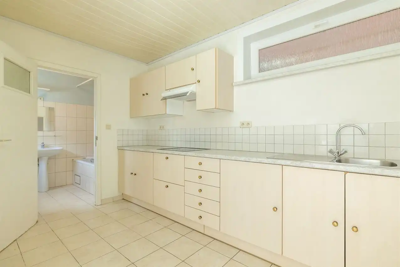 Degelijke gezinswoning met 3slpk, garage, zuid-west gerichte tuin foto 9