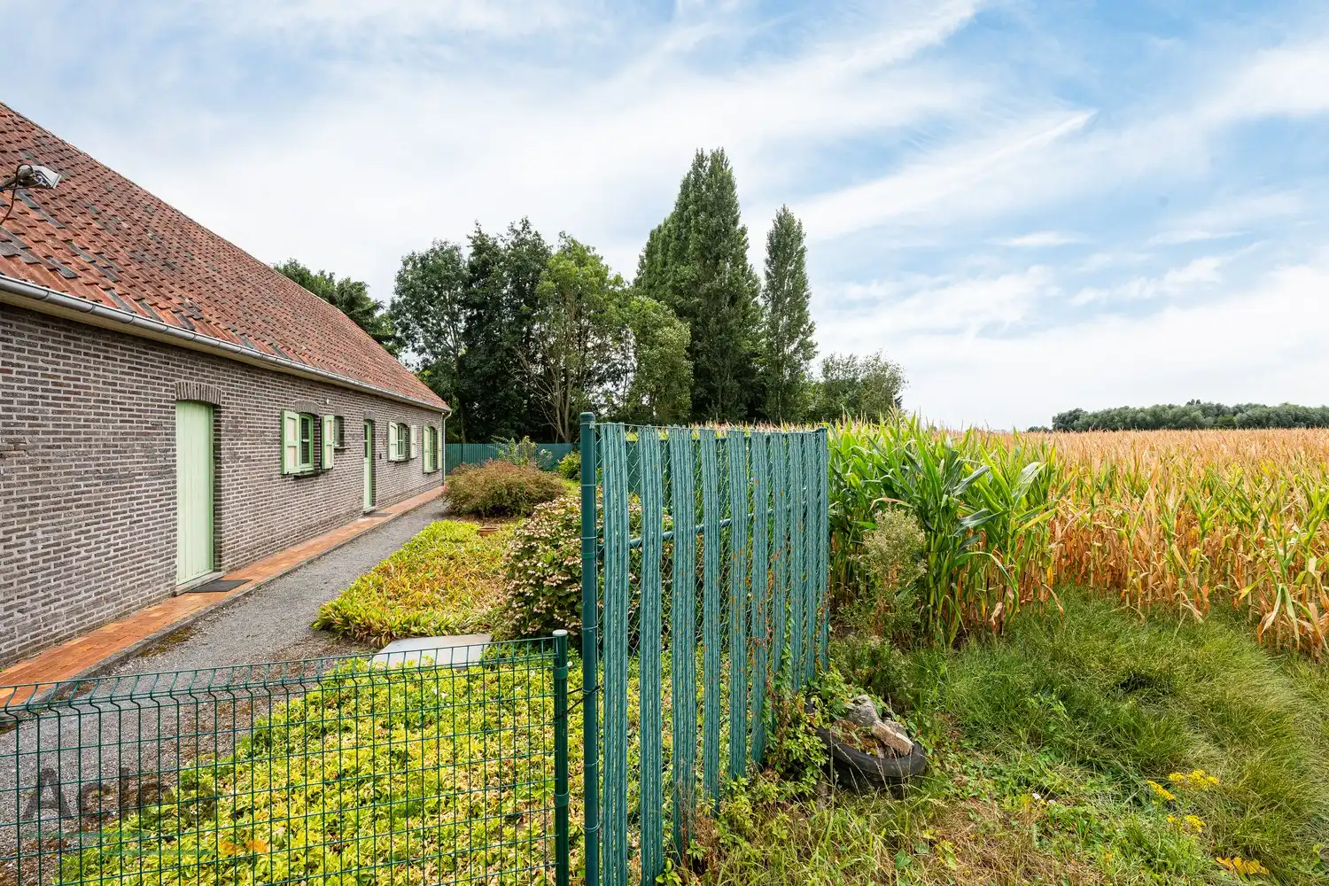 Te renoveren open bebouwing met landelijke ligging foto 36
