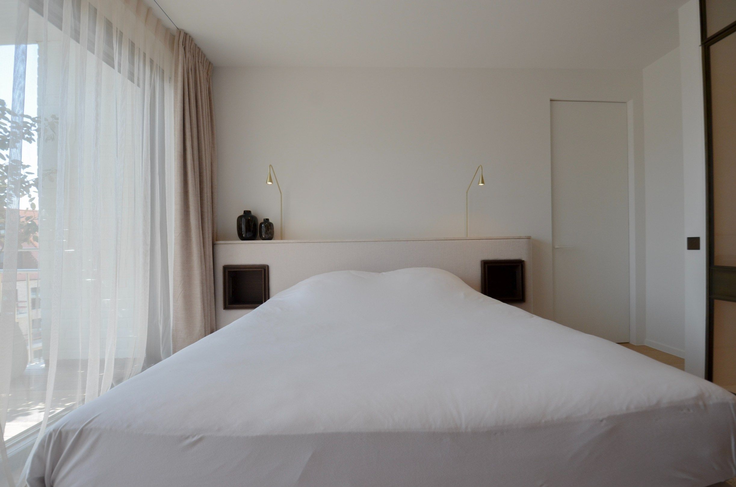 Uitzonderlijk gerenoveerd appartement met frontaal zeezicht in het Zoute. foto 37