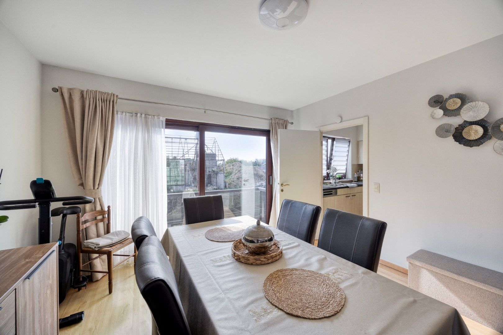 TE KOOP - Op zoek naar een energiezuinige en lichtrijke 2-slpk appartement in Merchtem? Welkom Home! foto 8
