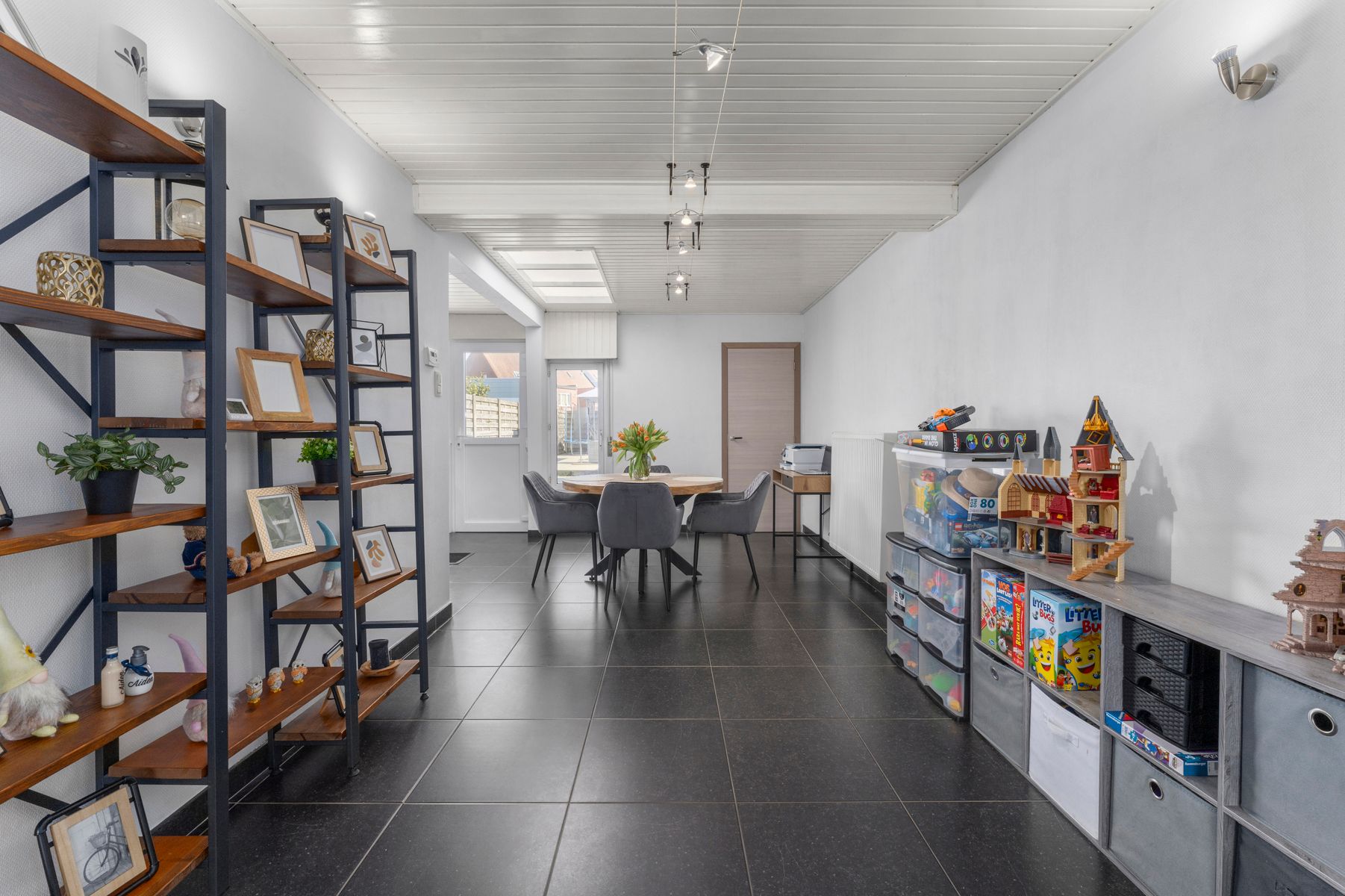 Centraal gelegen gerenoveerde rijwoning met 3 slpk en tuin foto 9