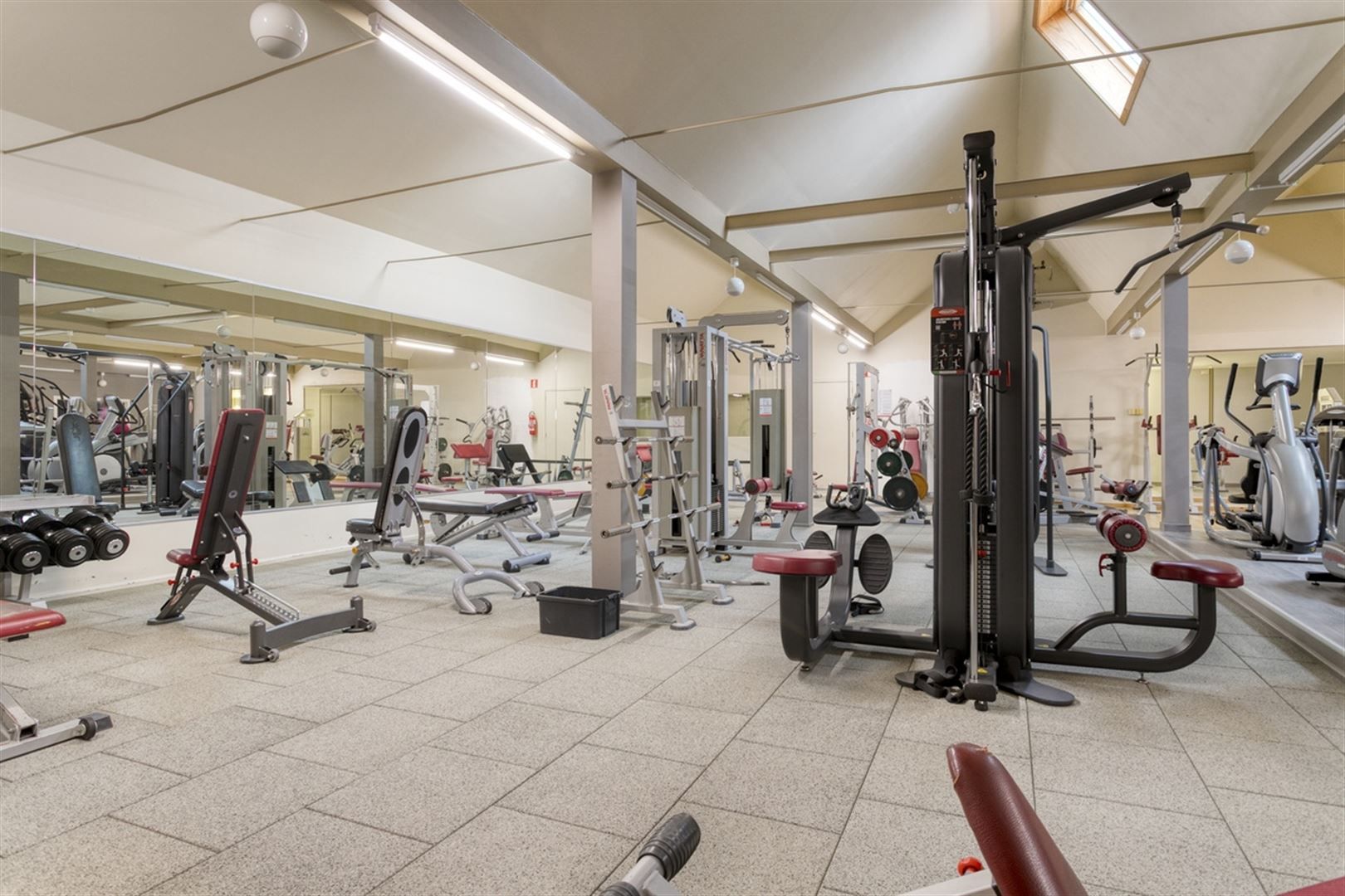 Commercieel gebouw met woonst foto 8