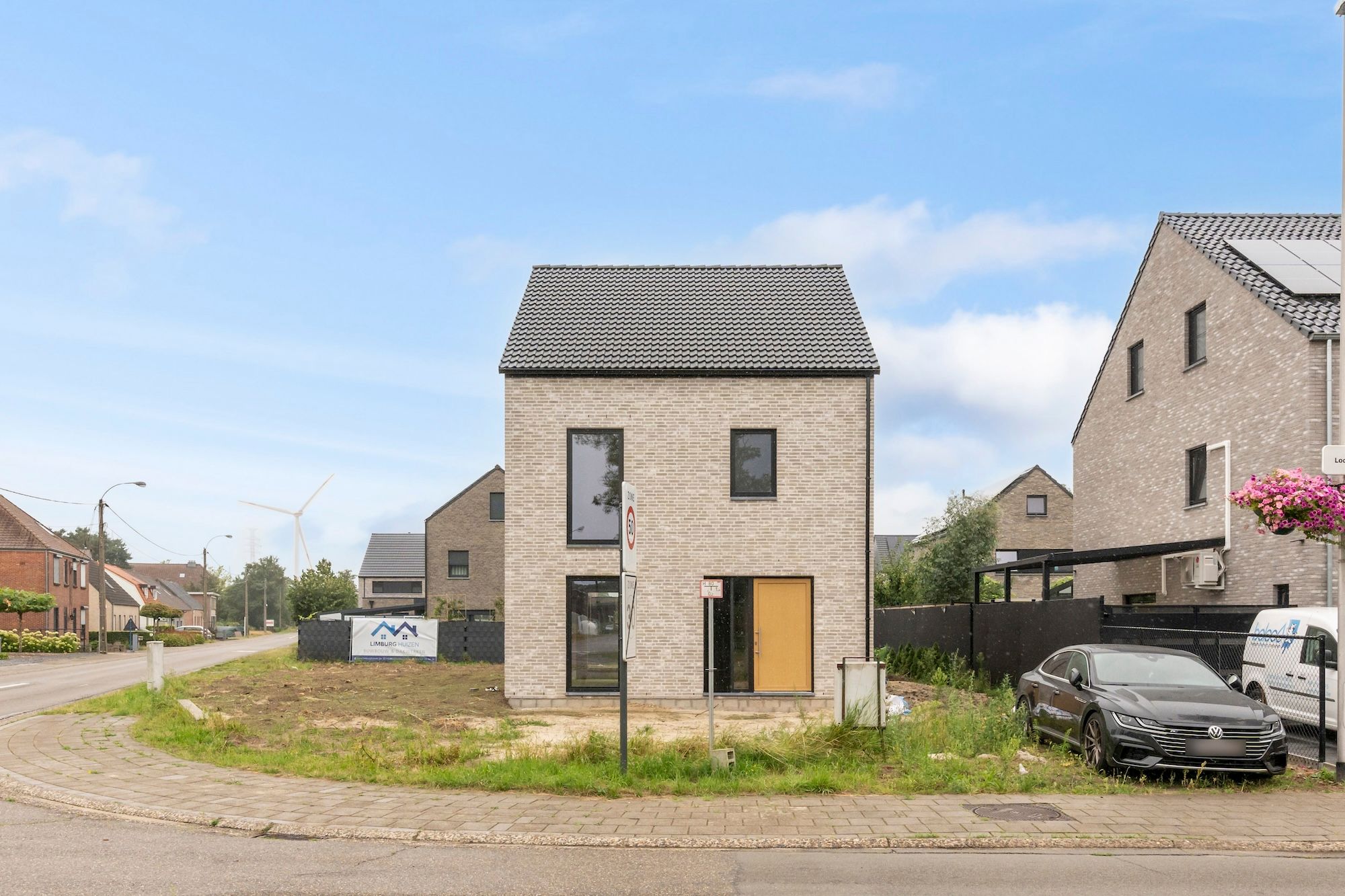 IDEALIS VASTGOED - ROYALE CASCO-WONING MET EEN HEERLIJK LICHTRIJKE WOONKAMER MET OPEN KEUKEN EN AANSLUITEND DE BERGPLAATS, 3 SLAAPKAMERS (MEER MOGELIJK), EEN RUIME BADKAMER EN RUIME 2DE VERDIEPING OP KNAP HOEKPERCEEL VAN +- 5A 54CA! foto 5